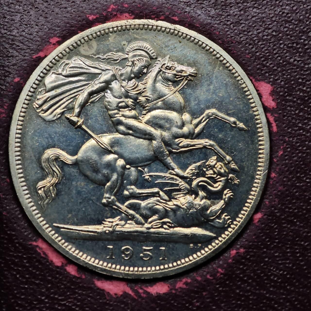  【淘币小摊】限时拍第八百七十八拍   克朗币邮币封场    每周一统一发货 英国1951年乔治六世五先令镍马剑克朗红盒证