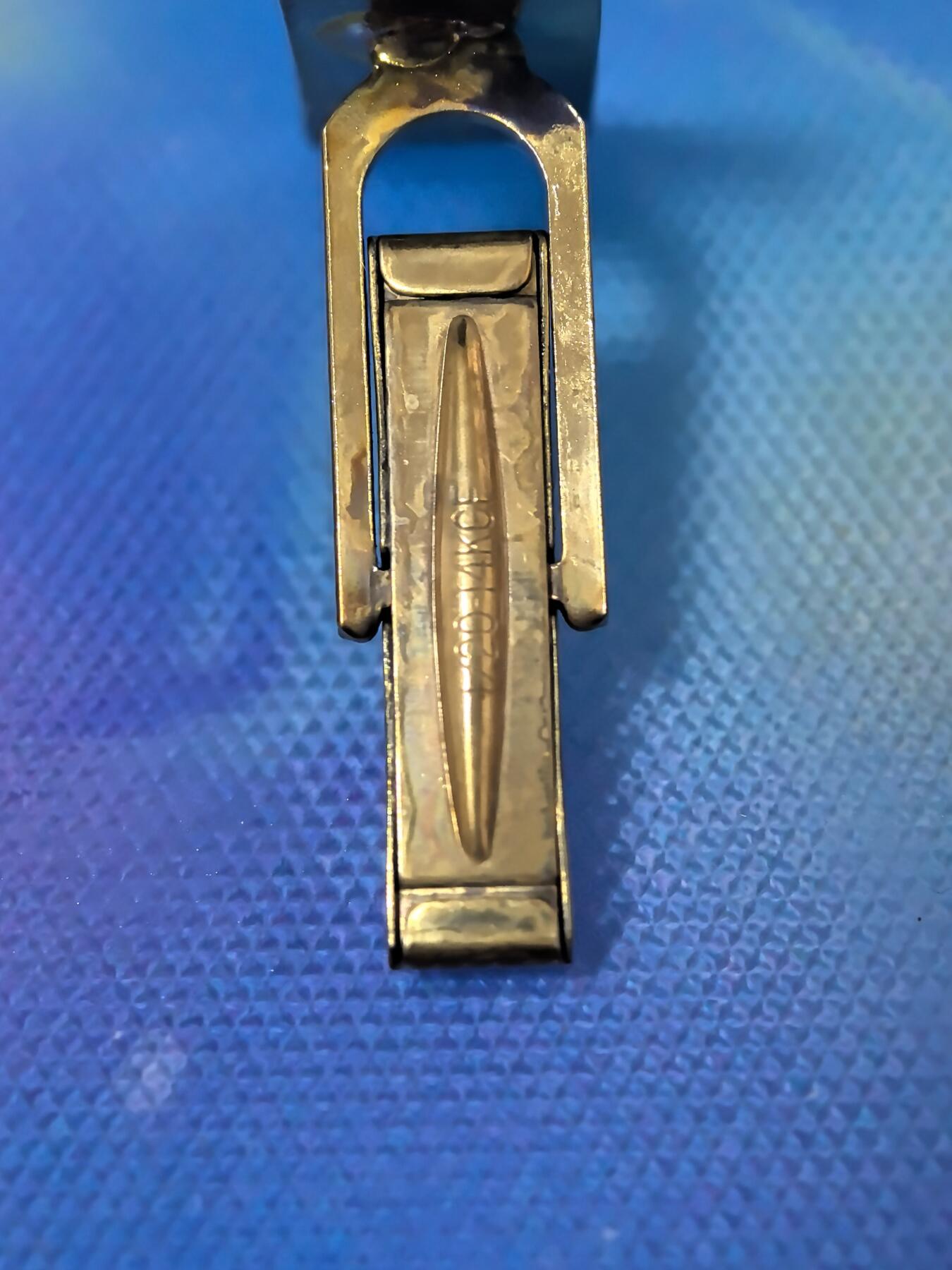 美德苏勋章奖章拍卖 本次各种都有 取消了保留价模式  德因原因只上2-3图 具体的想要的请联系我要完整图。都经过讨论未标明则全部是原品，保真 放心拍。3月4日晚上九点结束在麦稀奇 找不到的加我qq或者微信都是184277308备注苏章拍卖。 华尔街一对袖扣 复古款式 带原盒 包金 20/1 14k  KGF 