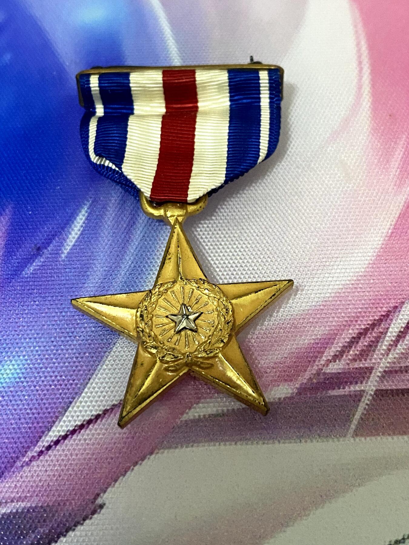 美德苏勋章奖章拍卖 本次各种都有 取消了保留价模式  德因原因只上2-3图 具体的想要的请联系我要完整图。都经过讨论未标明则全部是原品，保真 放心拍。3月4日晚上九点结束在麦稀奇 找不到的加我qq或者微信都是184277308备注苏章拍卖。