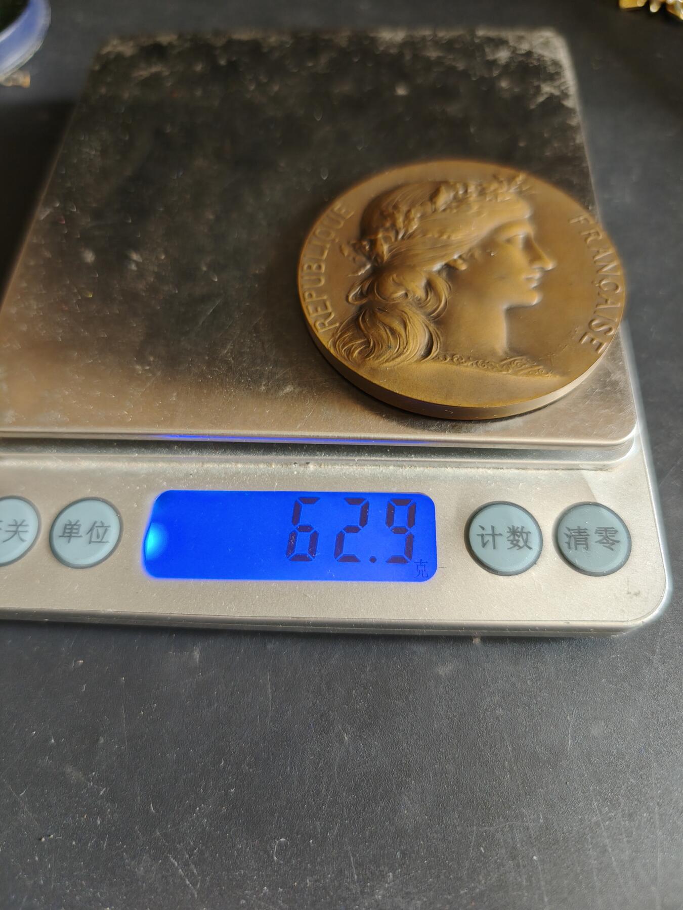 老王徽章第186期 法国战争部混合射击竞赛大铜章    原盒   大师杜布瓦作品    直径50mm    重量62.9g