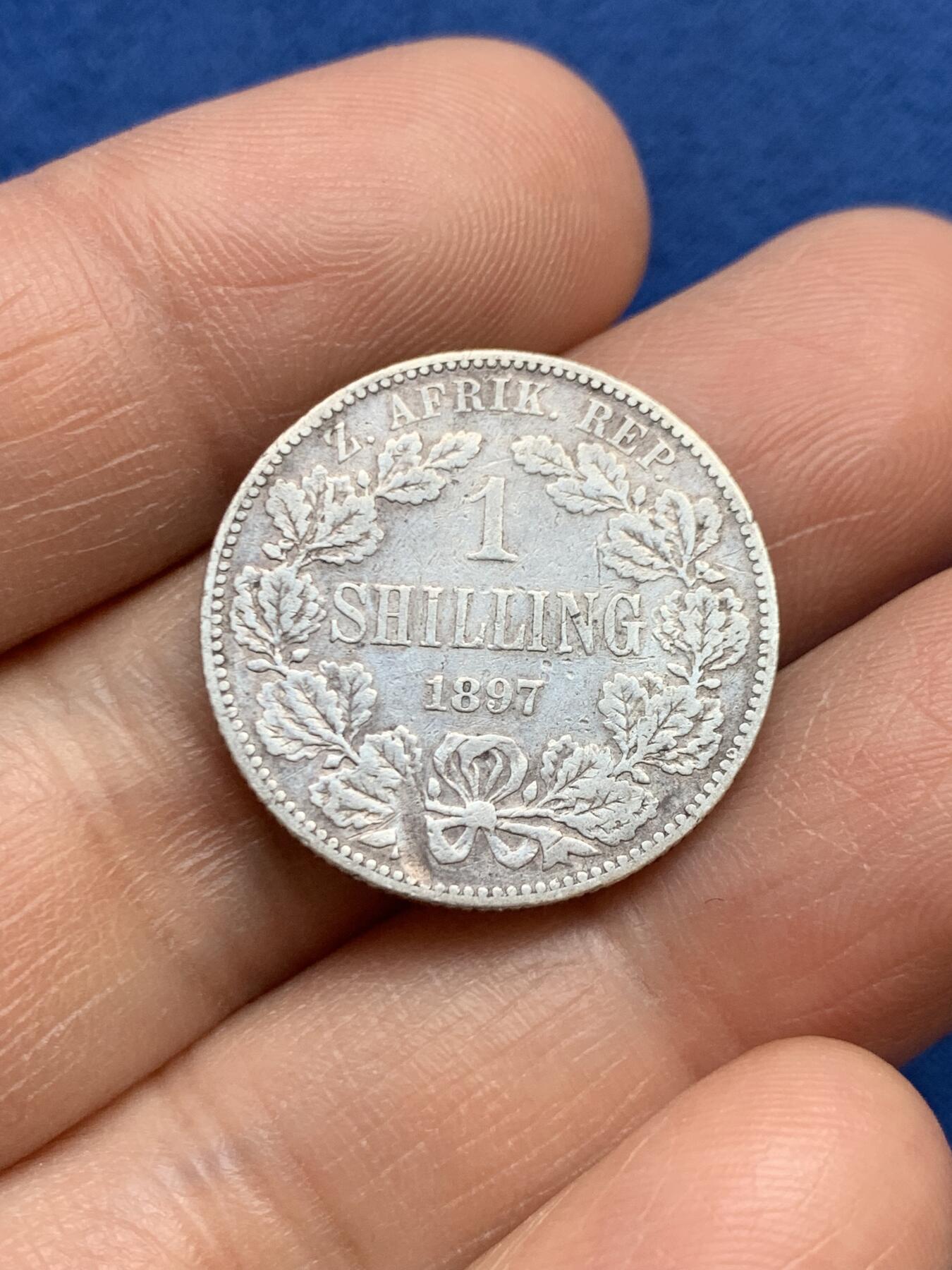 《竞宝斋》第468场 周日，周一 2场连拍 （全场包邮）欢迎送拍 三枚一组 银币：南非德兰士瓦共和国 1897年1先令 + 1896年2先令，大佬黑 + 奥斯曼 埃及10Q，细节见图，共30.15克