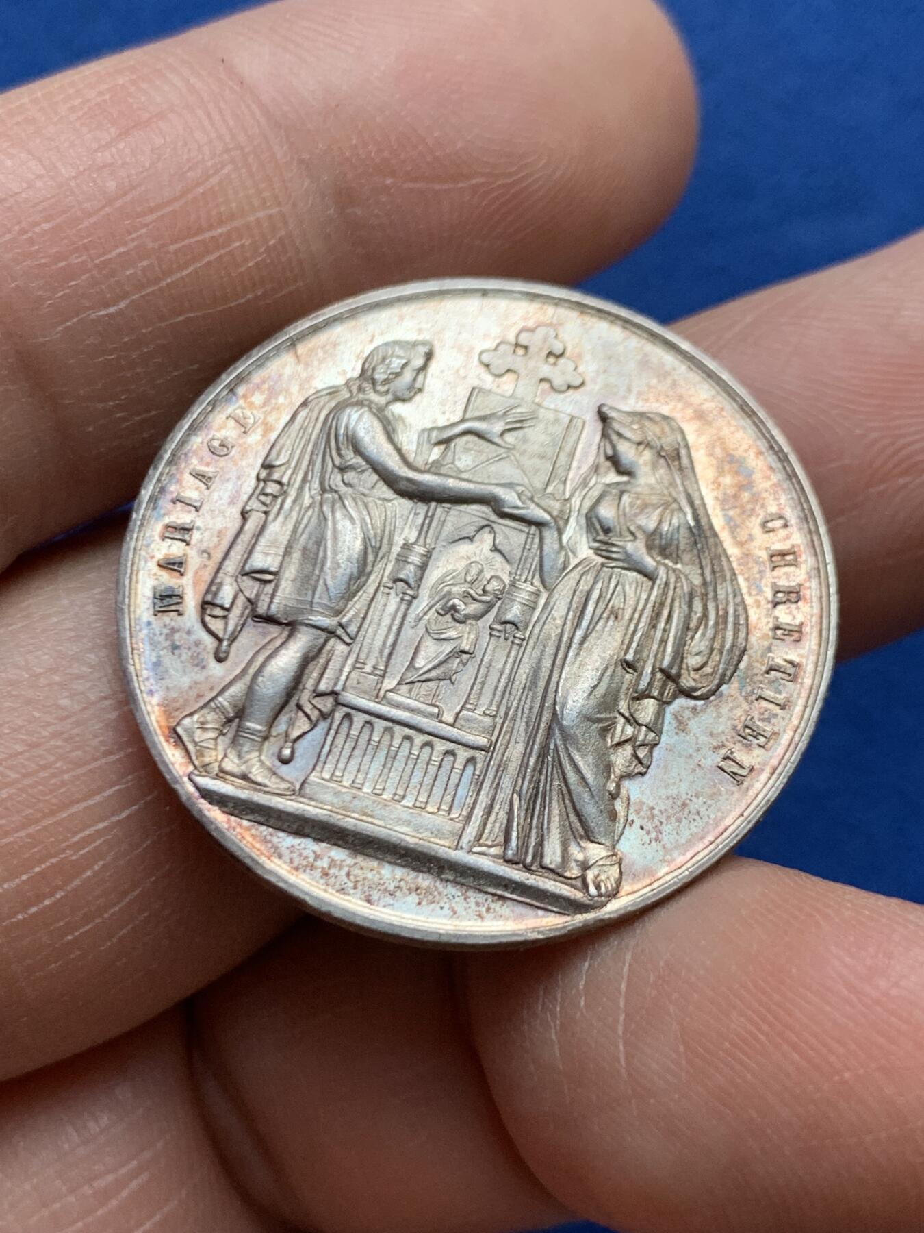 《竞宝斋》第468场 周日，周一 2场连拍 （全场包邮）欢迎送拍 法国婚礼银章 11.85克 30.1mm 背面无刻字 蜜蜂银标 带盒