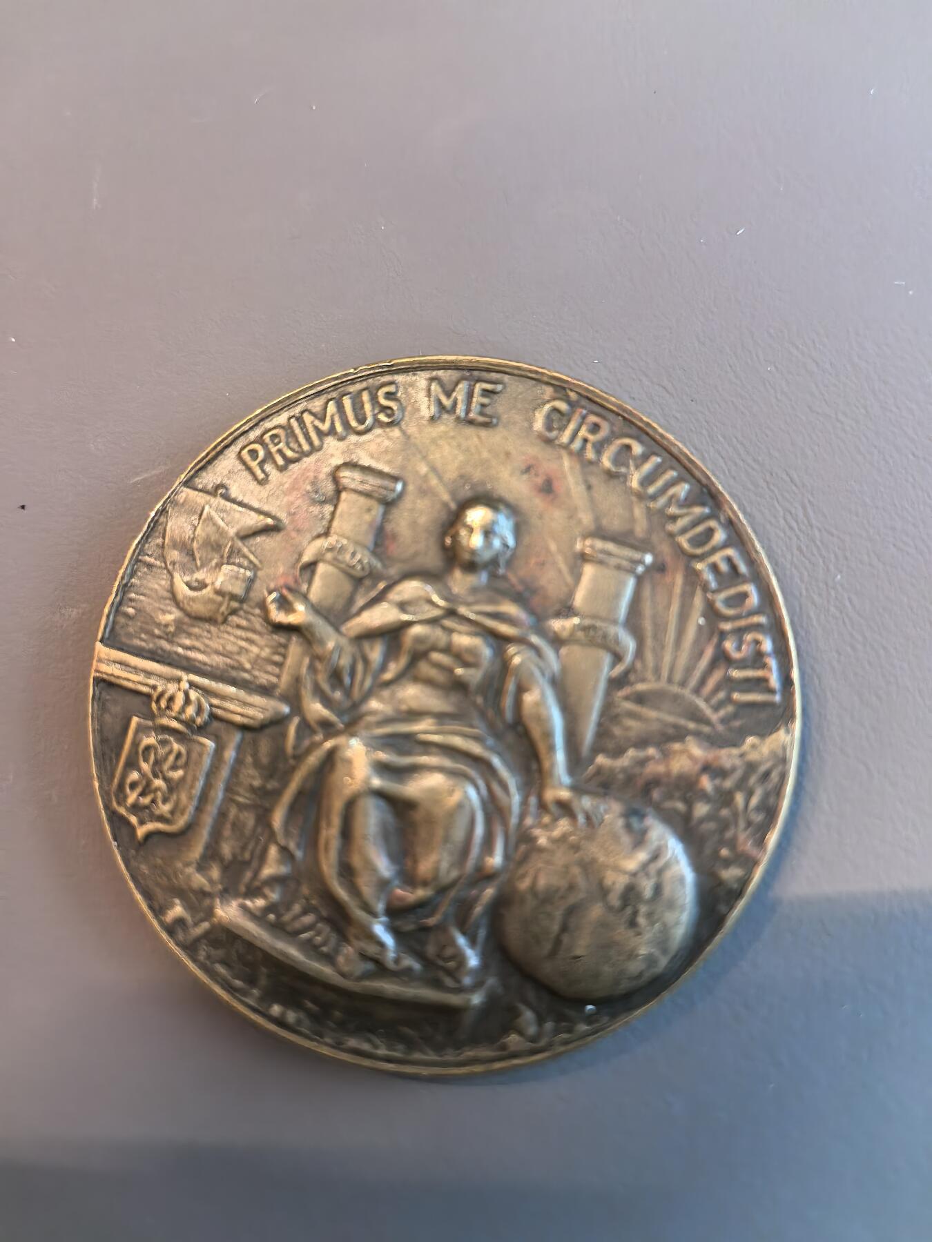 欧洲微章、铜章、银章和银币第三场 西班牙马德里皇家地理学会（Real Sociedad Geográfica de Madrid）成立50周年纪念章，发行于1926年，以纪念该学会从1876年到1926年的半个世纪历程。