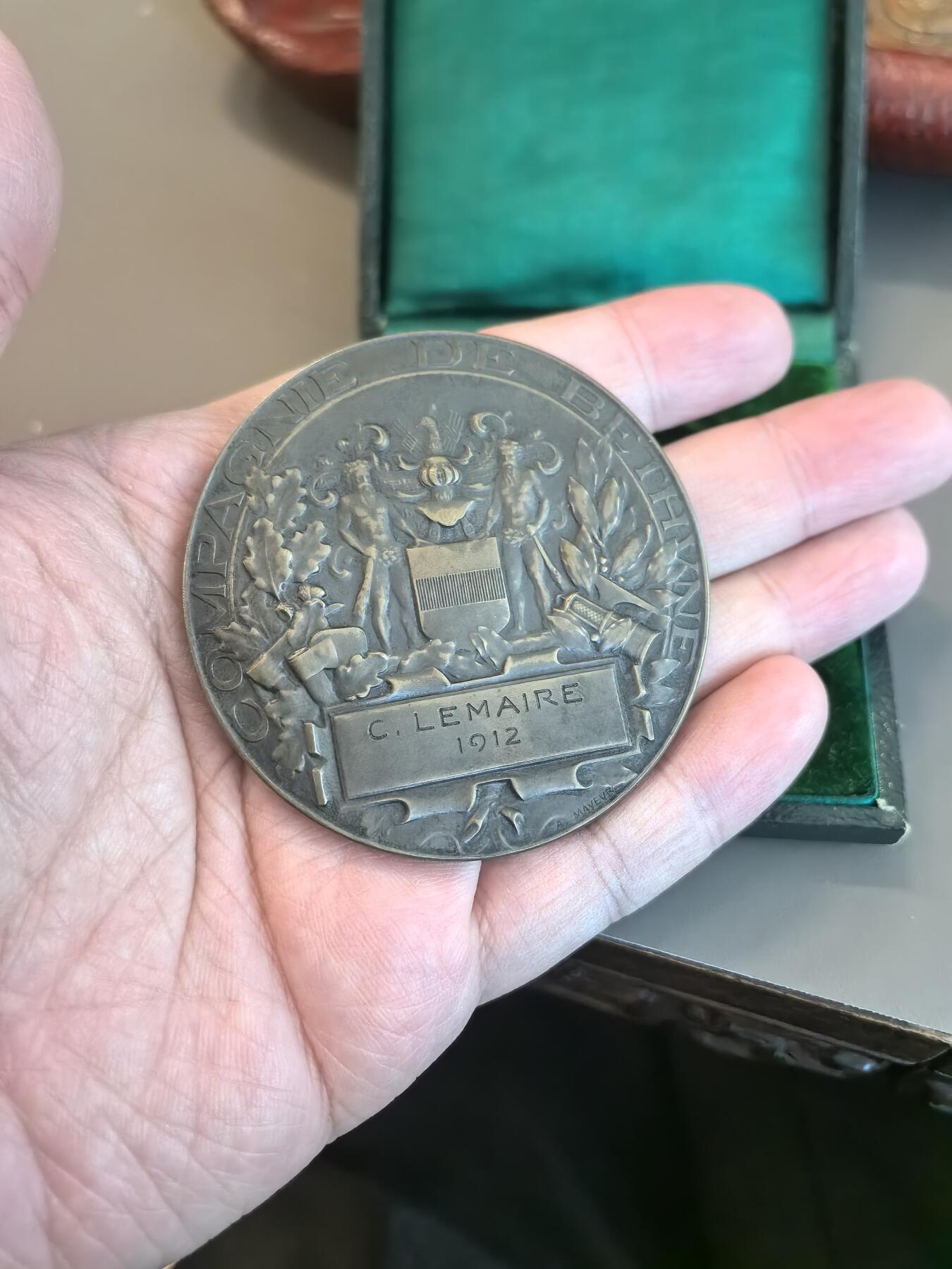 欧洲微章、铜章、银章和银币第三场 法国**贝蒂讷矿业公司于1912年颁发的服务纪念章，授予了C. Lemaire先生，由雕刻师A. Mayer设计