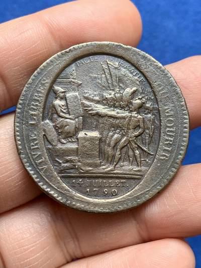 《竞宝斋》第468场 周日，周一 2场连拍 （全场包邮）欢迎送拍 - 法国莫奈龙5苏铜币，1792年打制，重约：26.8克。由实业家莫奈龙三兄弟委托雕模师奥古斯丁·杜普雷（后成为巴黎造币厂总雕模师）并交苏荷（Soho）造币厂打制，正面图案为1790年7月14日纪念攻占巴士底狱一周年在战神广场举行宣誓场景/边铭文字：巴黎、罗讷、卢瓦尔、加尔省