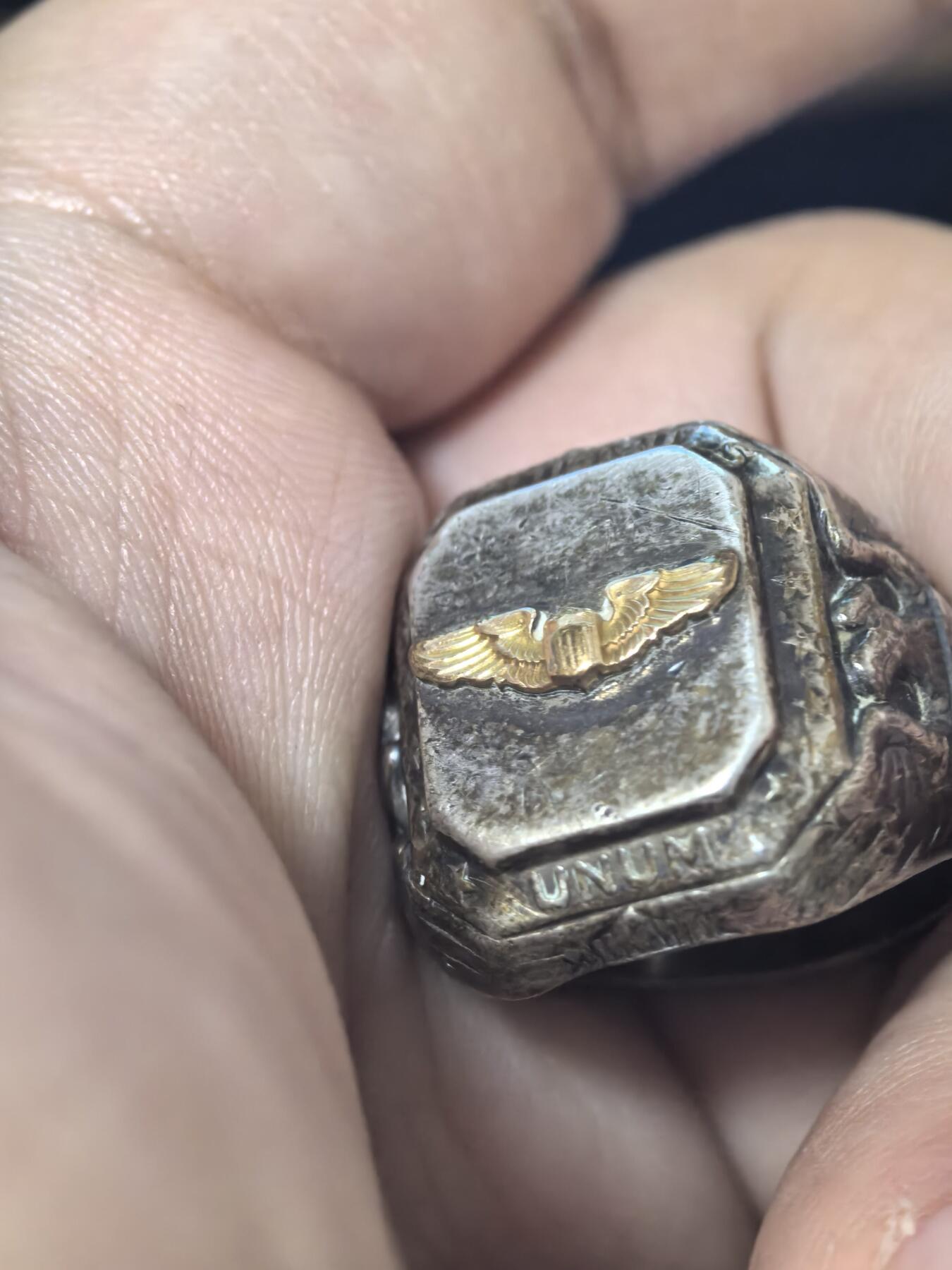 美德苏勋章奖章拍卖 本次各种都有 取消了保留价模式  德因原因只上2-3图 具体的想要的请联系我要完整图。都经过讨论未标明则全部是原品，保真 放心拍。3月4日晚上九点结束在麦稀奇 找不到的加我qq或者微信都是184277308备注苏章拍卖。