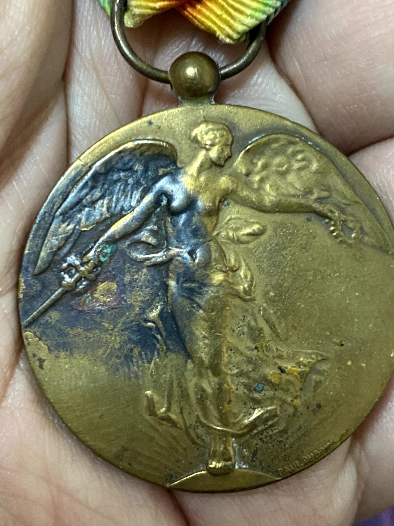 美德苏勋章奖章拍卖 本次各种都有 取消了保留价模式  德因原因只上2-3图 具体的想要的请联系我要完整图。都经过讨论未标明则全部是原品，保真 放心拍。3月4日晚上九点结束在麦稀奇 找不到的加我qq或者微信都是184277308备注苏章拍卖。