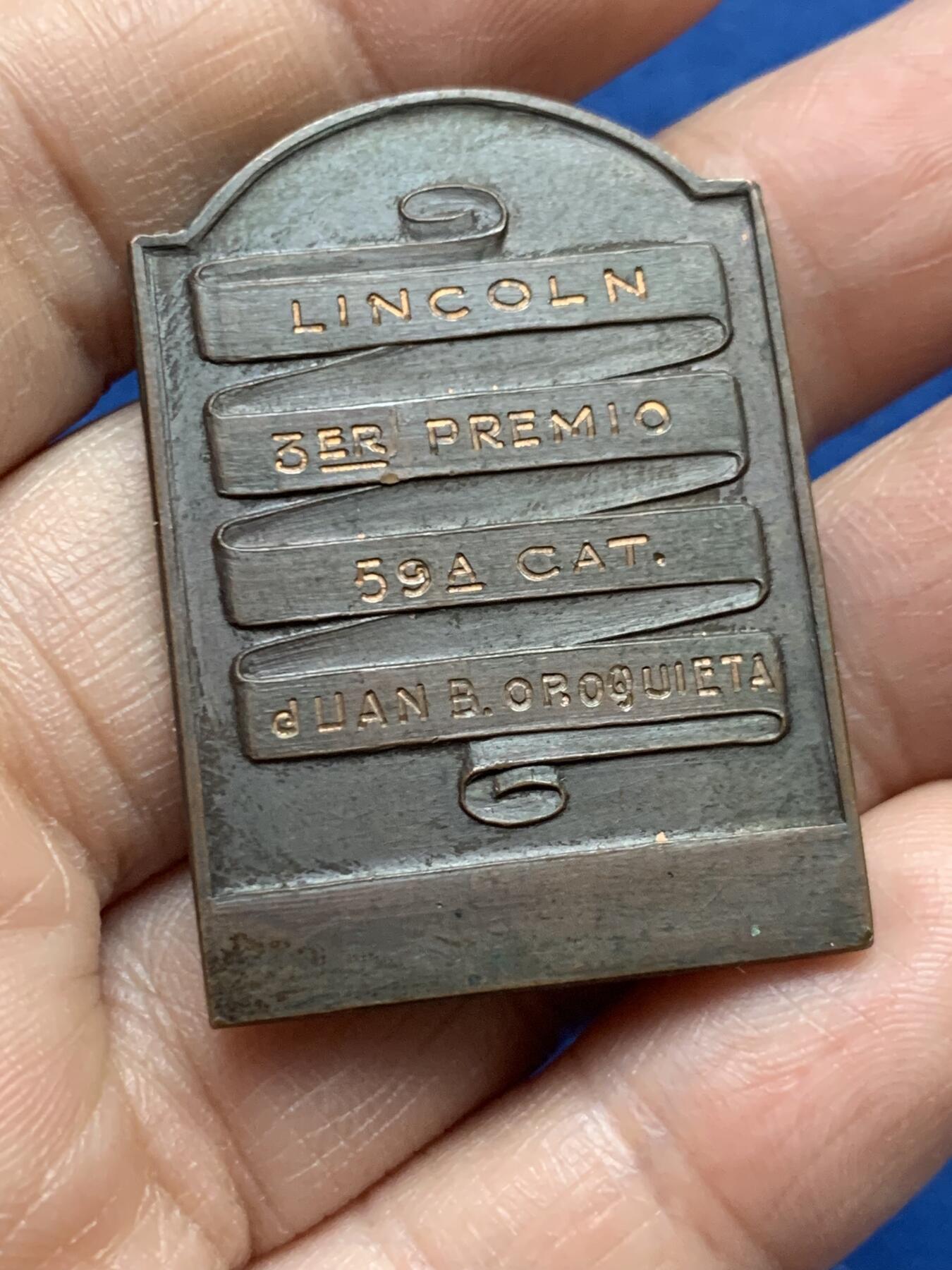 《竞宝斋》第468场 周日，周一 2场连拍 （全场包邮）欢迎送拍 两枚一组 阿根廷畜牧业展览会纪念章 1930年银章（26.92克）/1929年铜章（19.45克） 尺寸约30mmX42mm