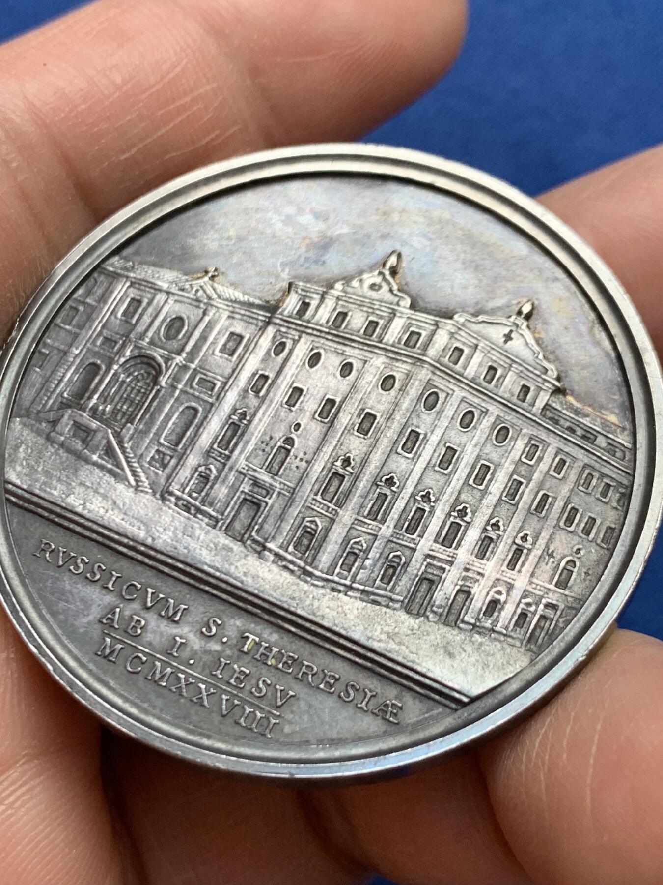 《竞宝斋》第468场 周日，周一 2场连拍 （全场包邮）欢迎送拍 梵蒂冈庇护十一世俄罗斯学院建城纪念大银章，品相佳，盒装，直径：43.7mm，重：36.6g