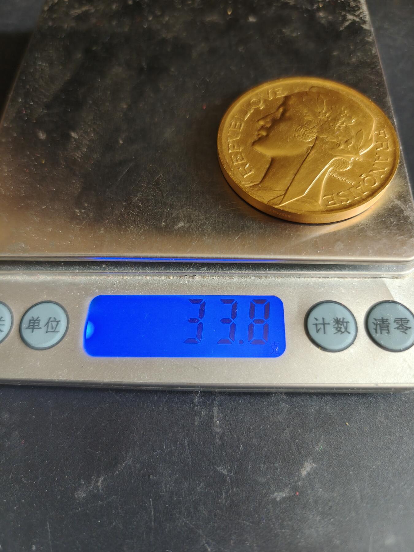 老王徽章第186期 法国维穆捷市镀金大铜章    原盒    大师莫隆作品    直径41mm    重量33g