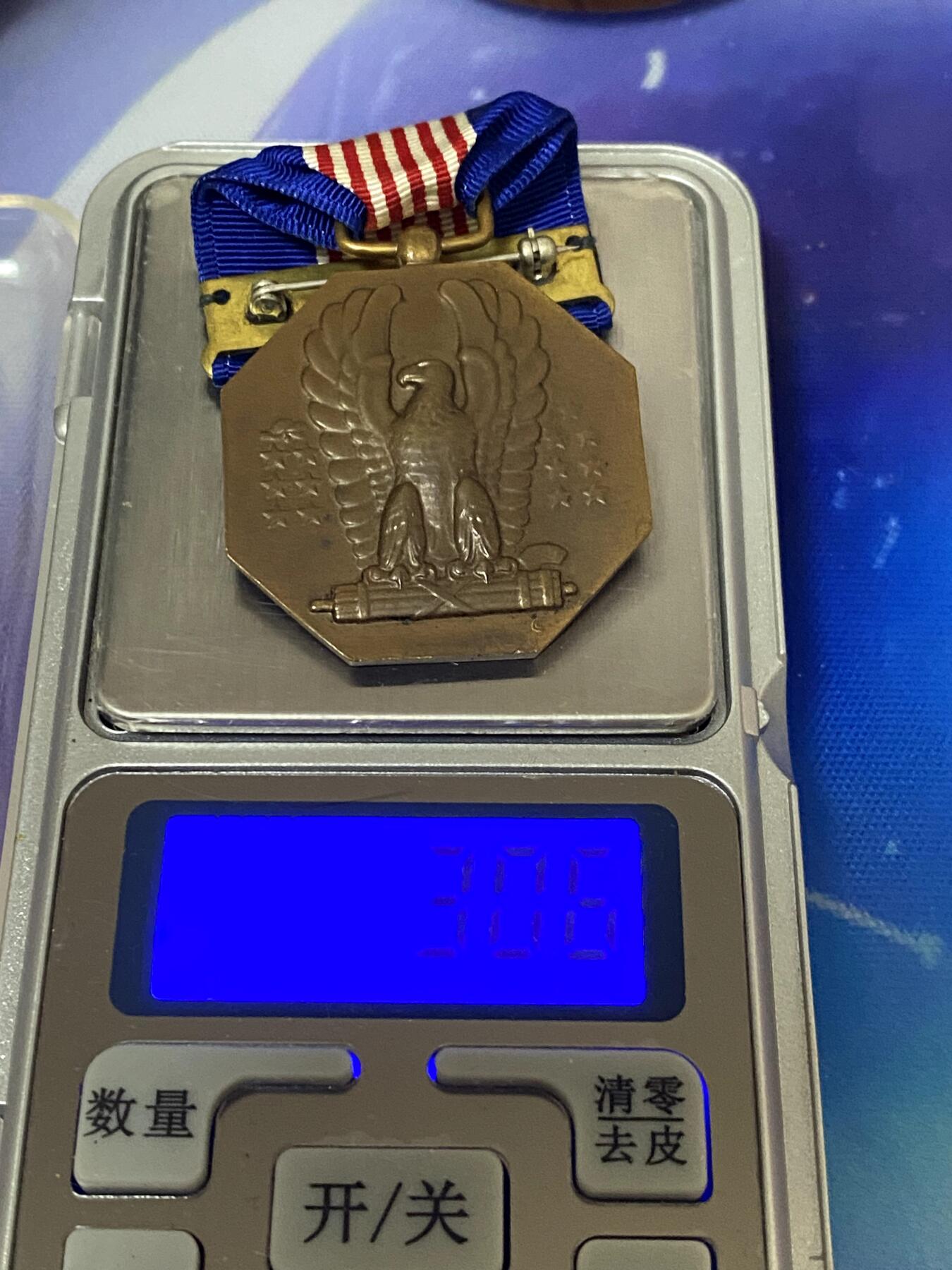 美德苏勋章奖章拍卖 本次各种都有 取消了保留价模式  德因原因只上2-3图 具体的想要的请联系我要完整图。都经过讨论未标明则全部是原品，保真 放心拍。3月4日晚上九点结束在麦稀奇 找不到的加我qq或者微信都是184277308备注苏章拍卖。