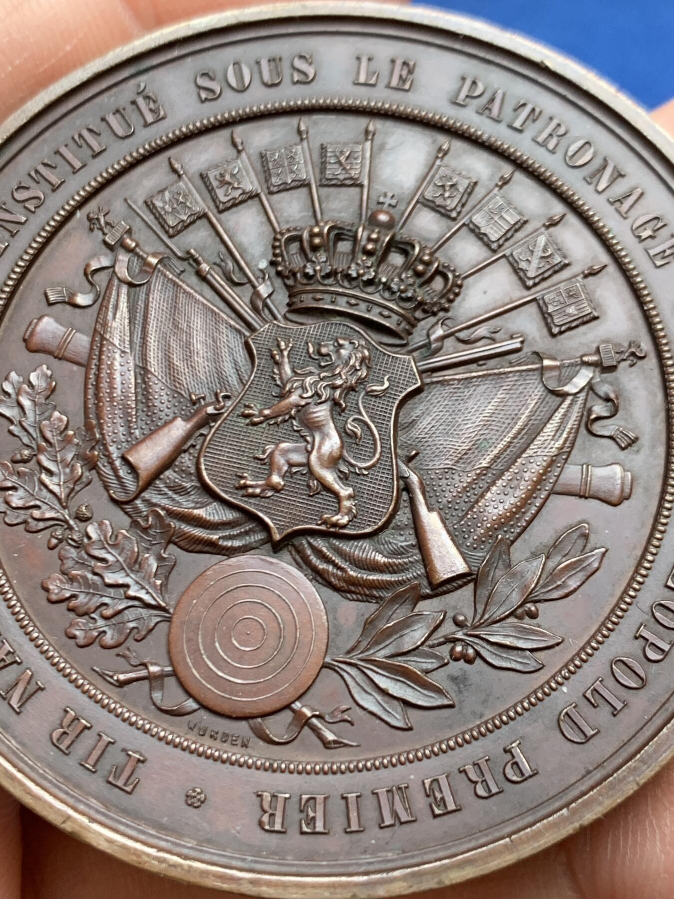 《竞宝斋》第468场 周日，周一 2场连拍 （全场包邮）欢迎送拍 比利时1858年原铸全国射击联合会奖章，著名雕刻家WURDEN雕刻设计，直径：54.2mm，重：67.5g