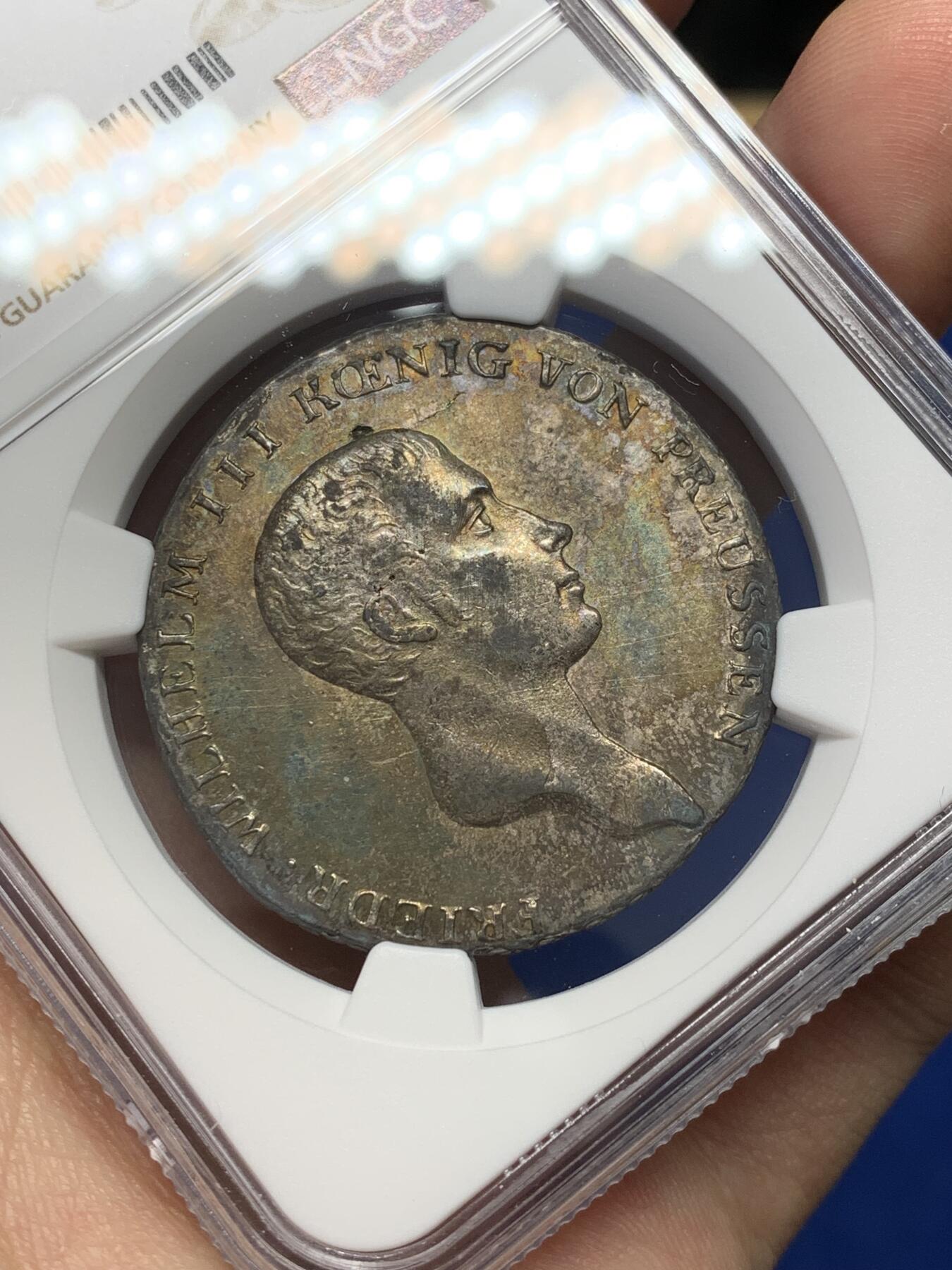 《竞宝斋》第468场 周日，周一 2场连拍 （全场包邮）欢迎送拍 NGC AUD 德国普鲁士 1814年 泰勒 币面全深打 流通痕迹轻微 N给了划痕 不打光基本看不出来