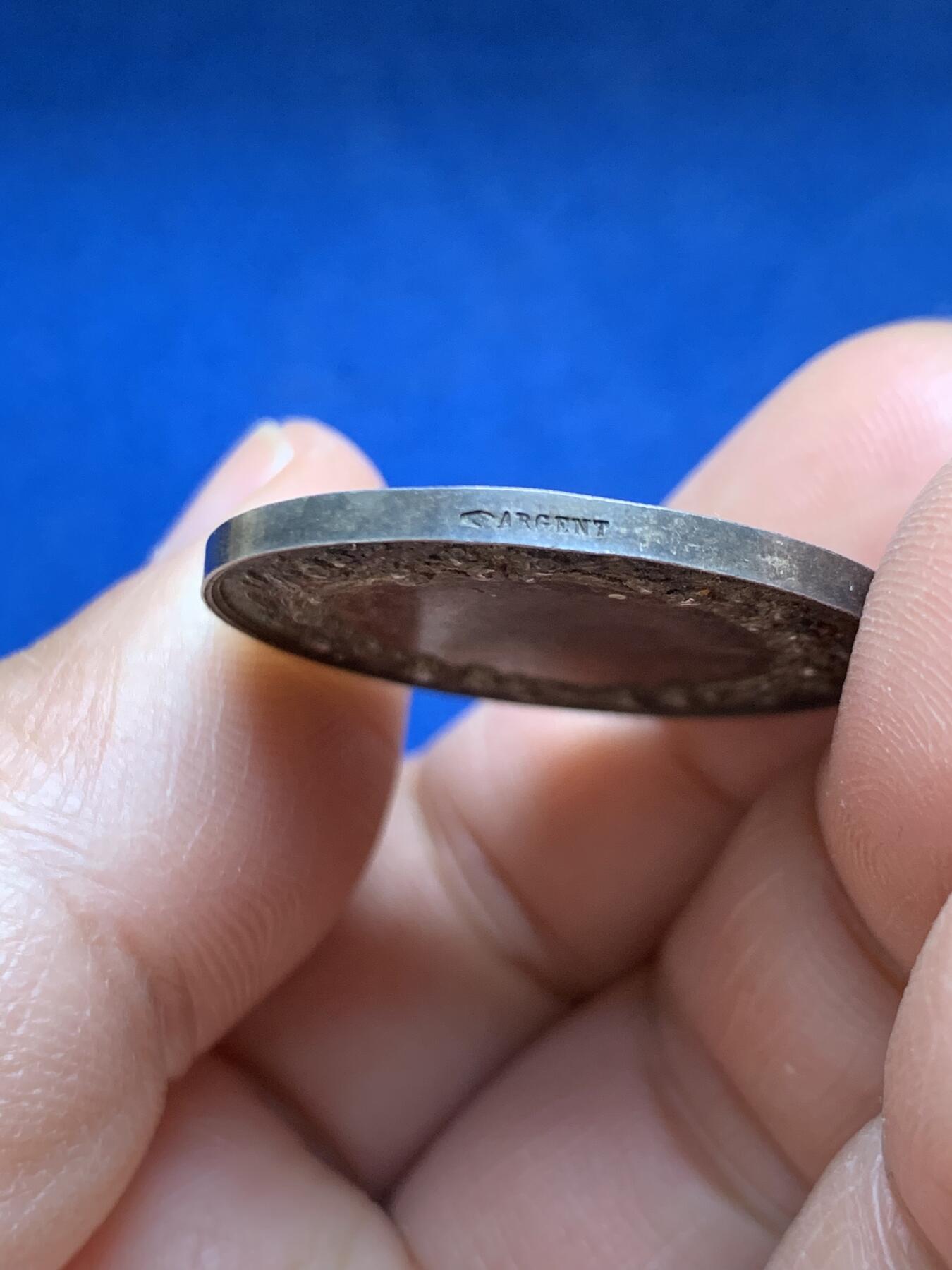 《竞宝斋》第468场 周日，周一 2场连拍 （全场包邮）欢迎送拍 法国19世纪结婚纪念银章，手指AR边铭（1845-1860）950银，29.9mm，11.8克