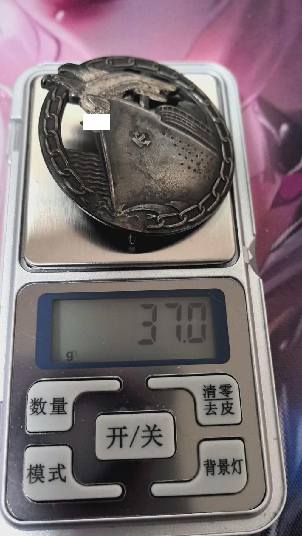 美德苏勋章奖章拍卖 本次各种都有 取消了保留价模式  德因原因只上2-3图 具体的想要的请联系我要完整图。都经过讨论未标明则全部是原品，保真 放心拍。3月4日晚上九点结束在麦稀奇 找不到的加我qq或者微信都是184277308备注苏章拍卖。 珍爱和平 德 突破封锁章 设计生产双标 存世量非常少 为最具辨识度和保真的施韦林厂版本 详细图标记图请加微要  品相非常好 厂标清晰 非常稀少  品相如图 实物实拍，所见即所得，售出非真假问题不退不换