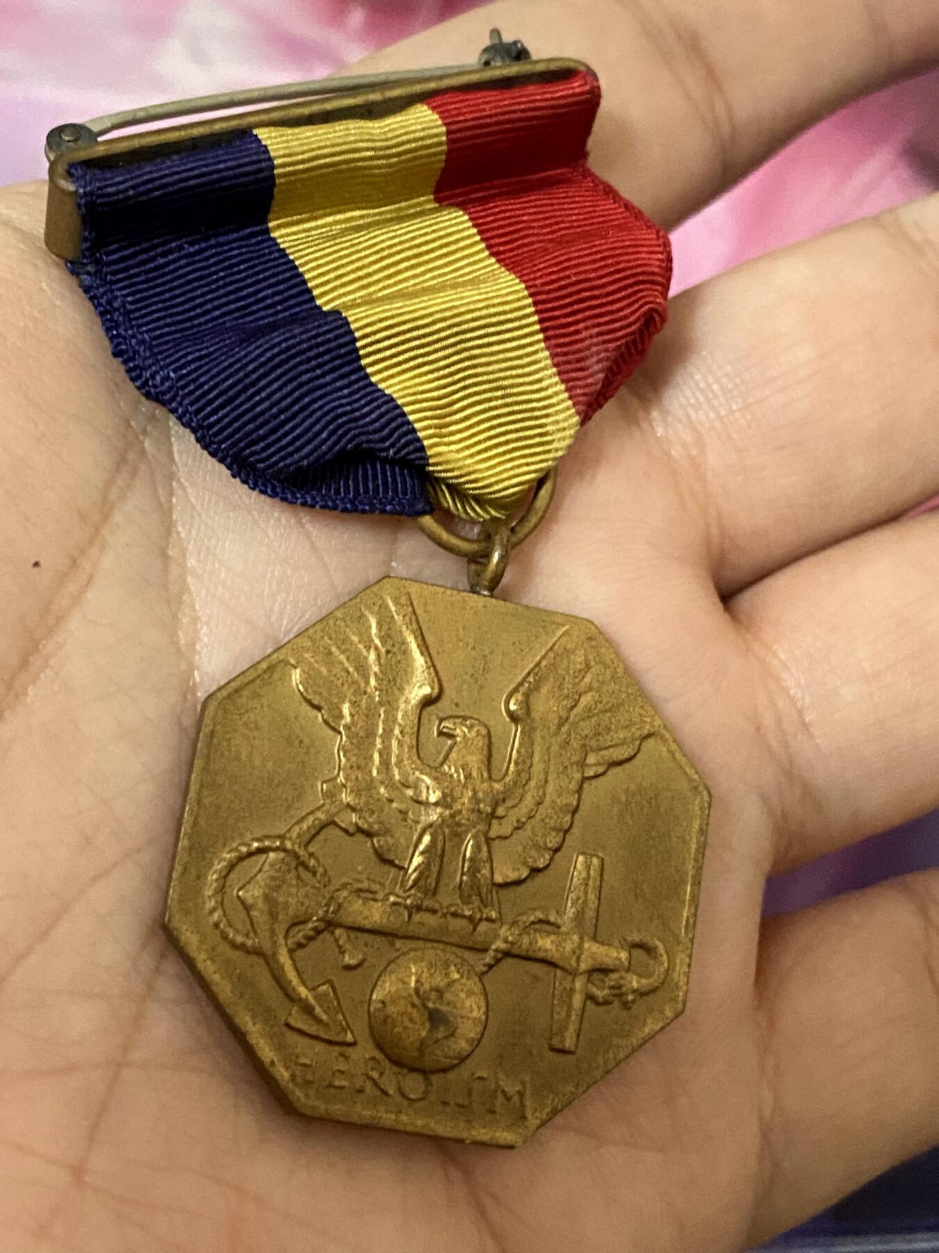 美德苏勋章奖章拍卖 本次各种都有 取消了保留价模式  德因原因只上2-3图 具体的想要的请联系我要完整图。都经过讨论未标明则全部是原品，保真 放心拍。3月4日晚上九点结束在麦稀奇 找不到的加我qq或者微信都是184277308备注苏章拍卖。