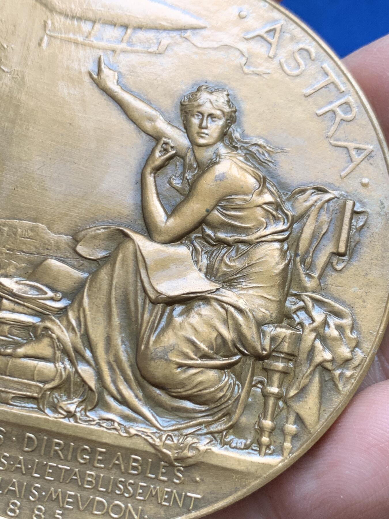 《竞宝斋》第468场 周日，周一 2场连拍 （全场包邮）欢迎送拍 法国沙莱默冬飞艇实验纪念大铜章 丰饶角铜标边铭 203.6克 71.6mm