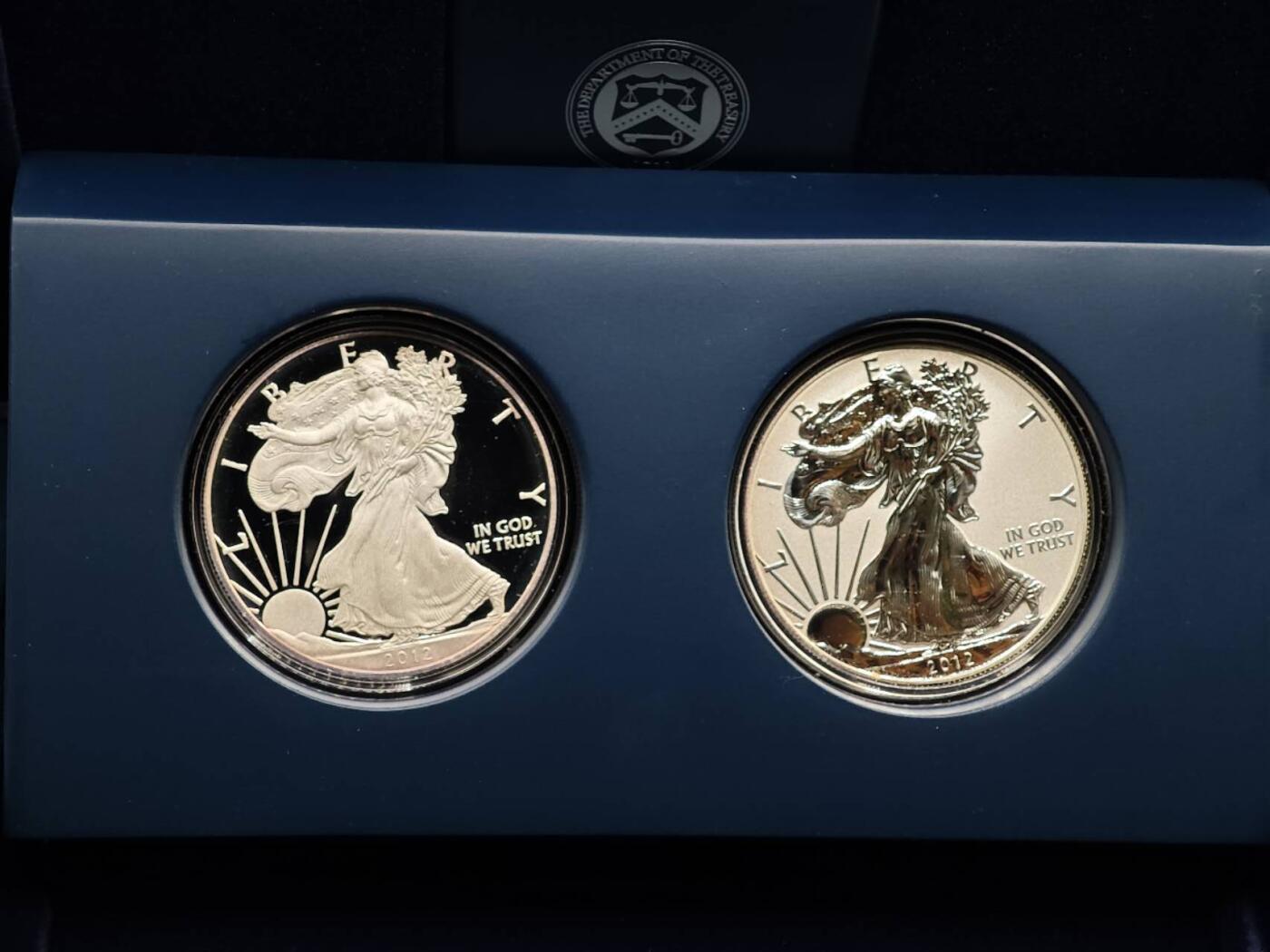 【淘币小摊】实时拍第八百七十九拍   银币套币场    每周一统一发货 美国2012年行走鹰洋一盎司银币精制-反精制2枚套原盒原证