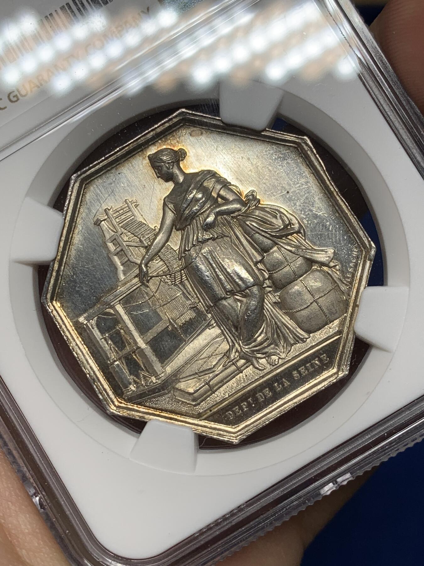 《竞宝斋》第468场 周日，周一 2场连拍 （全场包邮）欢迎送拍 NGC MS63 法国1864年预防性矿业互助保险公司八角银质代币