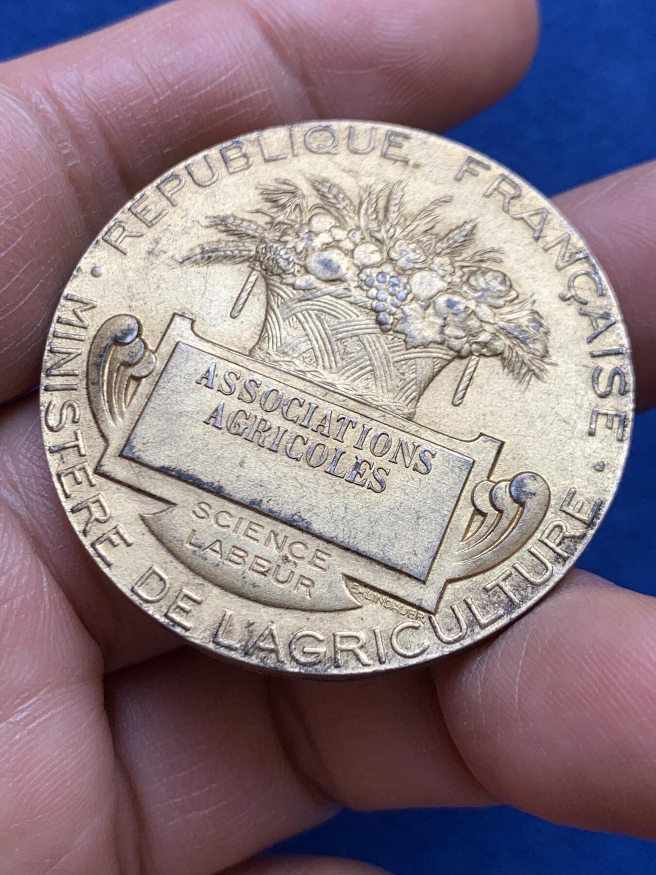 《竞宝斋》第468场 周日，周一 2场连拍 （全场包邮）欢迎送拍 法国播种者镀金银章 36.6克 40.6mm 丰饶角2银标