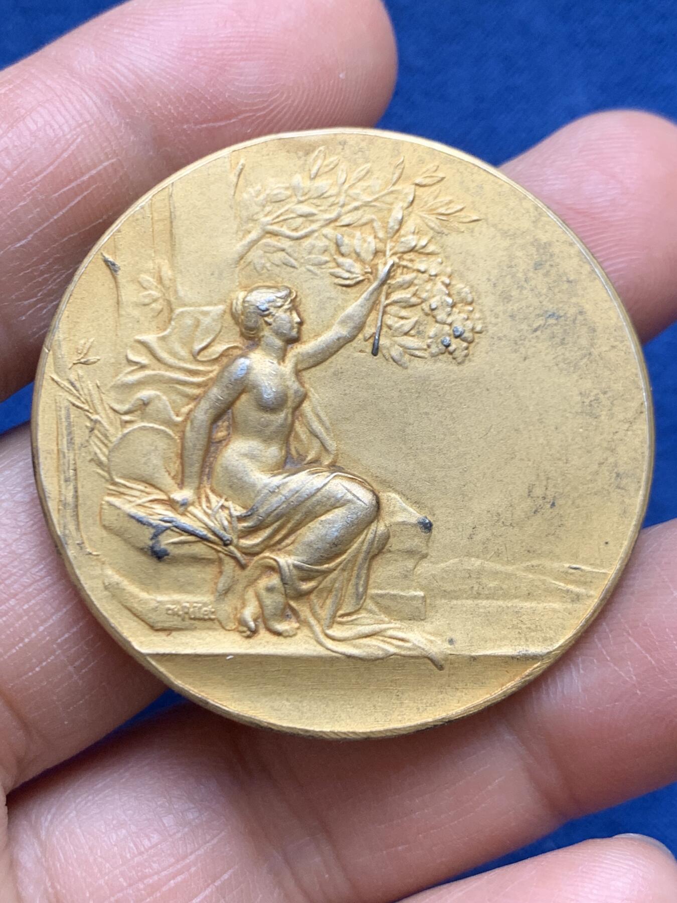 《竞宝斋》第468场 周日，周一 2场连拍 （全场包邮）欢迎送拍 名家名作皮列 法国农业部颁发纪念镀金银章 35.8克 41.5mm 野猪头 菱形银标