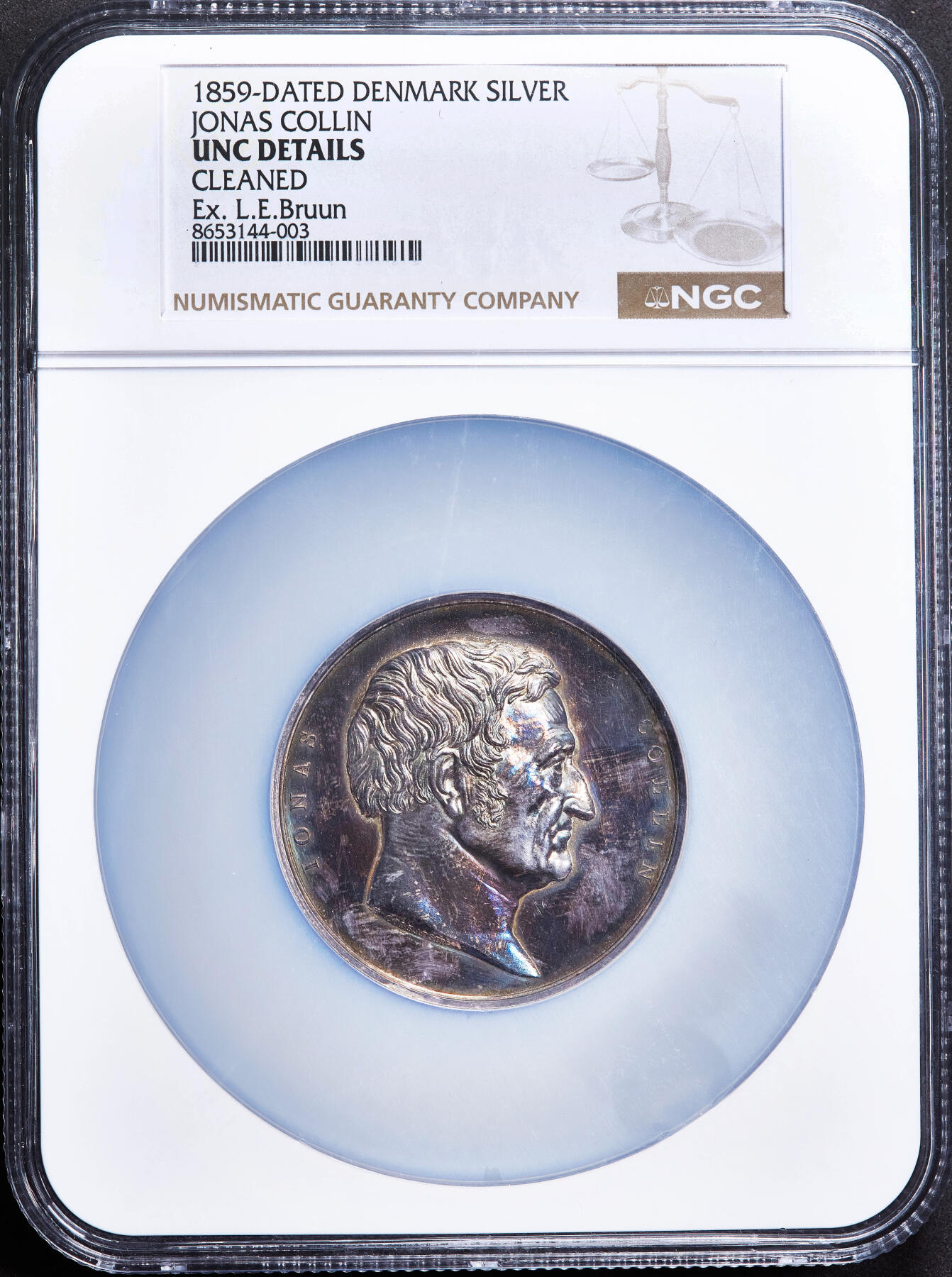 【俄甄集藏】2026年(049)03-18星期三 晚 19:30 全场包邮 丹麦1859年纪念公务员、艺术赞助人（安徒生挚友）乔纳斯·科林大银章，NGC UNCD，高浮雕，紫罗兰包浆，名家旧藏，雕刻师费德森作品，直径：52mm