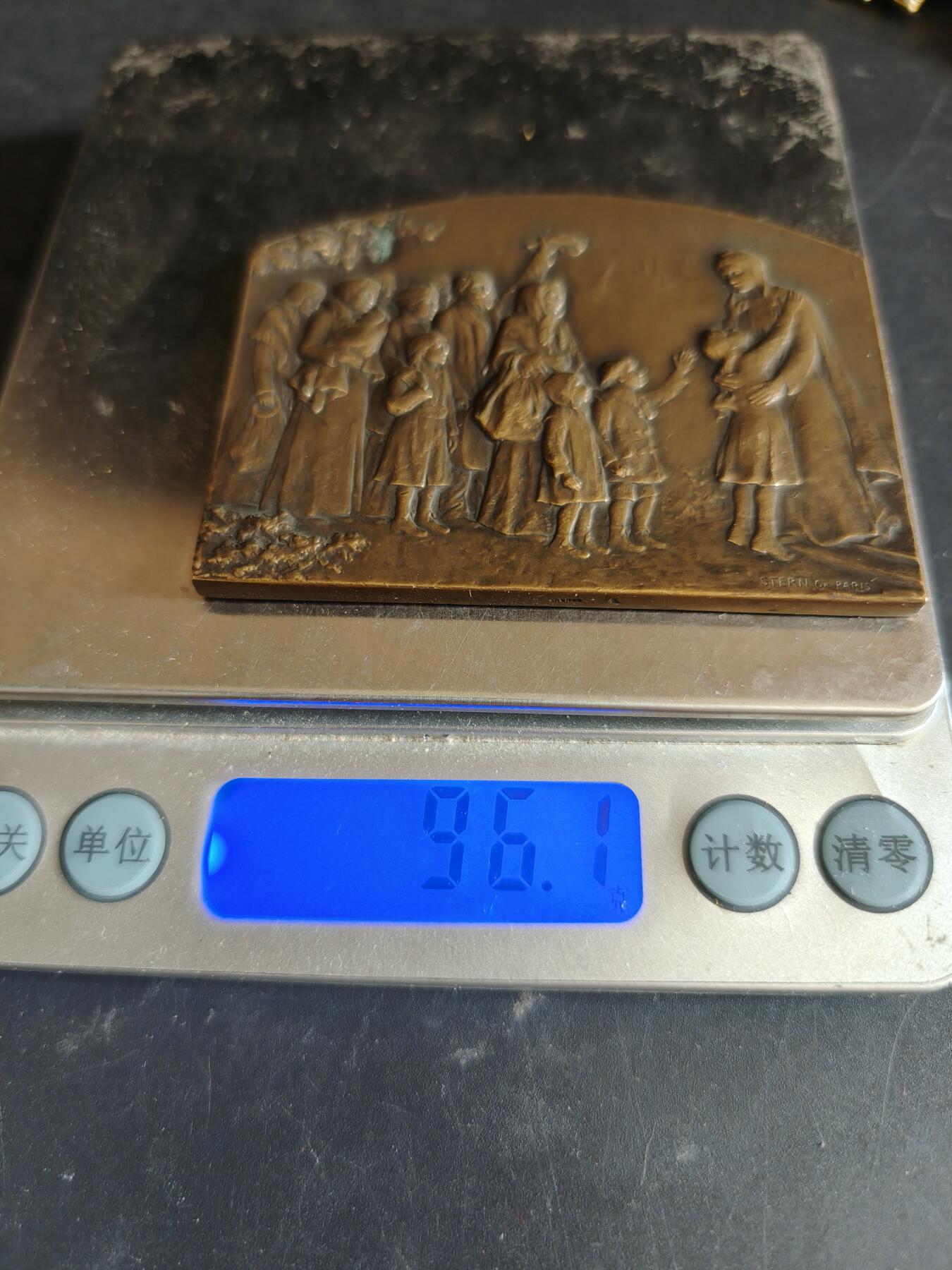 老王徽章第186期 法国一战感恩方形大铜章    尺寸70×51mm    重量96.1g