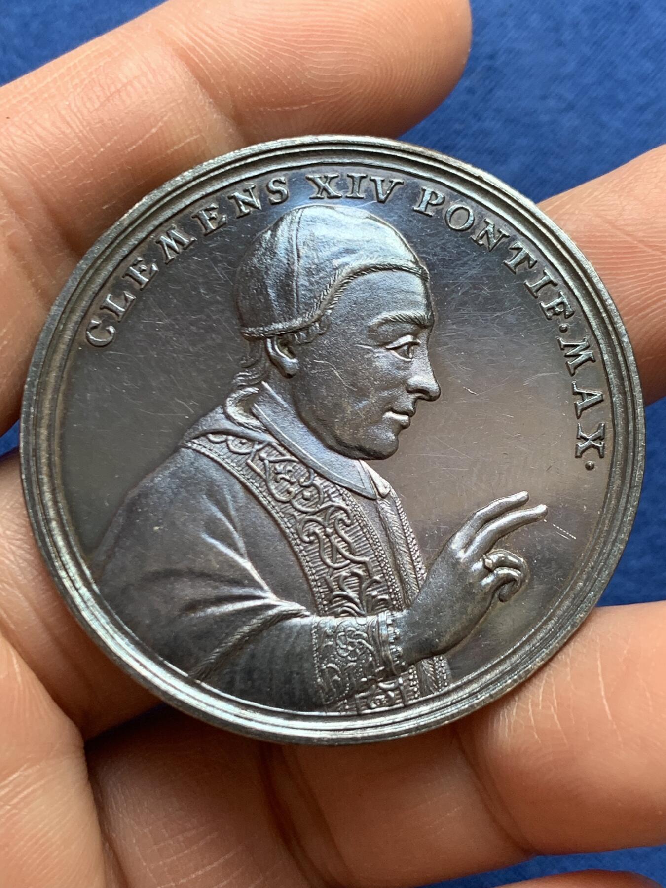 《竞宝斋》第468场 周日，周一 2场连拍 （全场包邮）欢迎送拍 1783年教皇国为纪念教皇克雷芒十四世废除耶稣会银质纪念章 21.9克 44.3mm 带盒