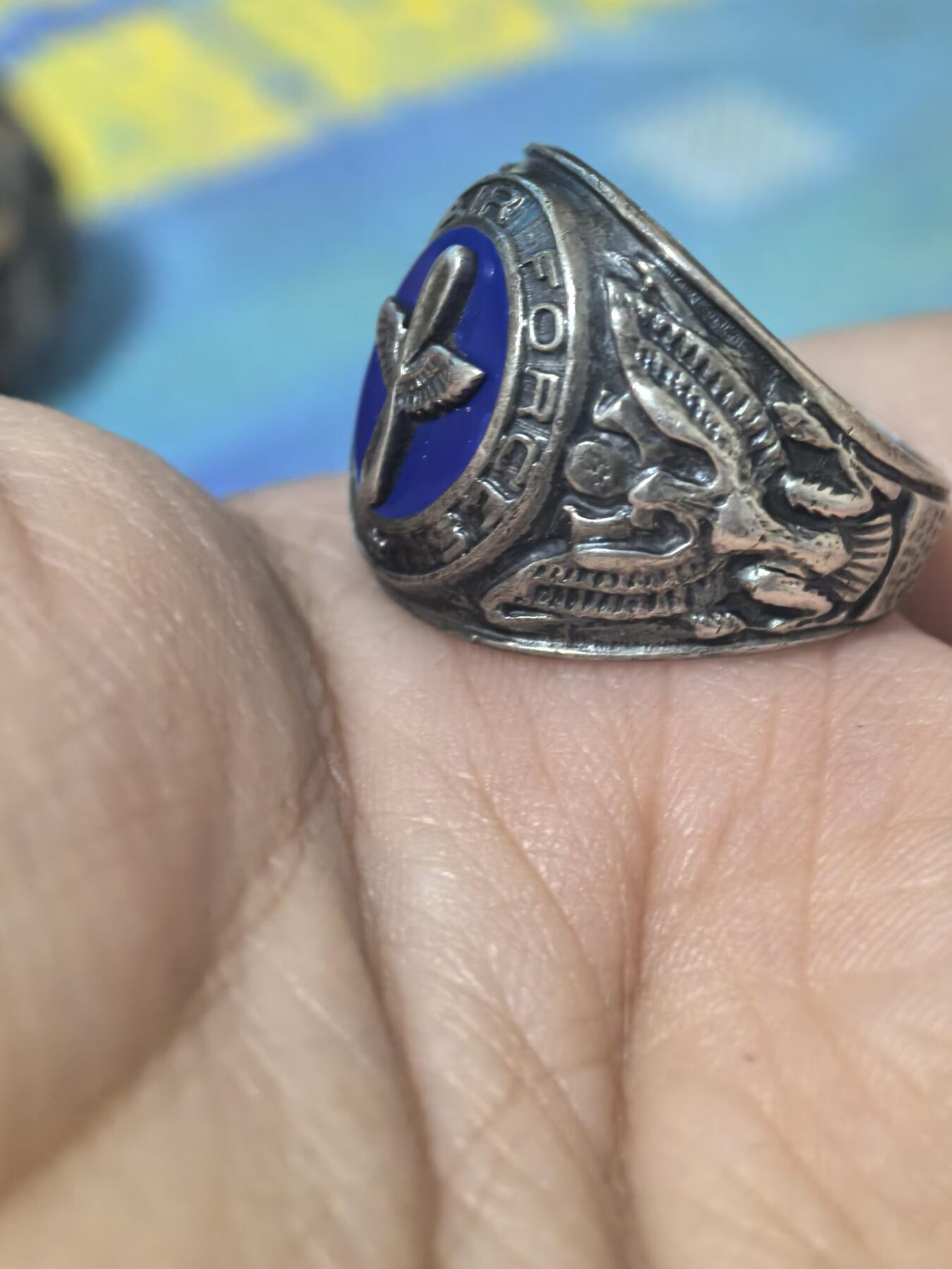 美德苏勋章奖章拍卖 本次各种都有 取消了保留价模式  德因原因只上2-3图 具体的想要的请联系我要完整图。都经过讨论未标明则全部是原品，保真 放心拍。3月4日晚上九点结束在麦稀奇 找不到的加我qq或者微信都是184277308备注苏章拍卖。