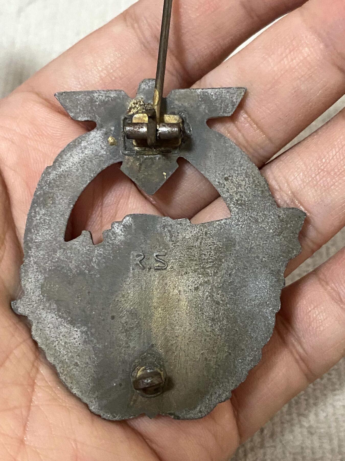 美德苏勋章奖章拍卖 本次各种都有 取消了保留价模式  德因原因只上2-3图 具体的想要的请联系我要完整图。都经过讨论未标明则全部是原品，保真 放心拍。3月4日晚上九点结束在麦稀奇 找不到的加我qq或者微信都是184277308备注苏章拍卖。