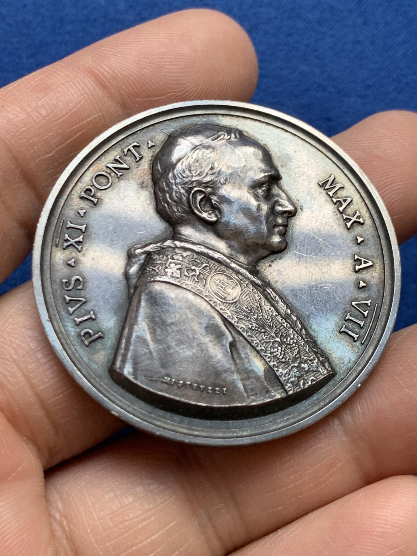 《竞宝斋》第468场 周日，周一 2场连拍 （全场包邮）欢迎送拍 梵蒂冈庇护十一世俄罗斯学院建城纪念大银章，品相佳，盒装，直径：43.7mm，重：36.6g