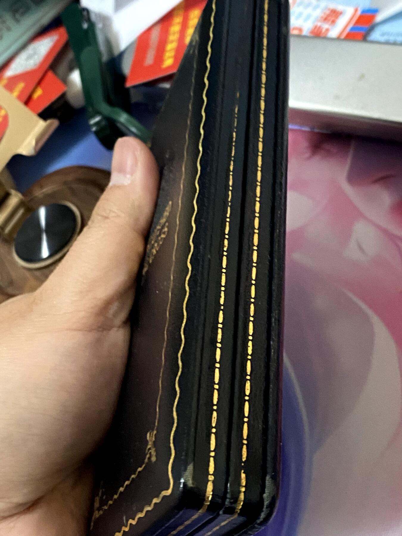 美德苏勋章奖章拍卖 本次各种都有 取消了保留价模式  德因原因只上2-3图 具体的想要的请联系我要完整图。都经过讨论未标明则全部是原品，保真 放心拍。3月4日晚上九点结束在麦稀奇 找不到的加我qq或者微信都是184277308备注苏章拍卖。 美国 飞行优异十字勋章 (Distinguished Flying Cross)带原盒 二战后期版本 也比稀有 品相很好