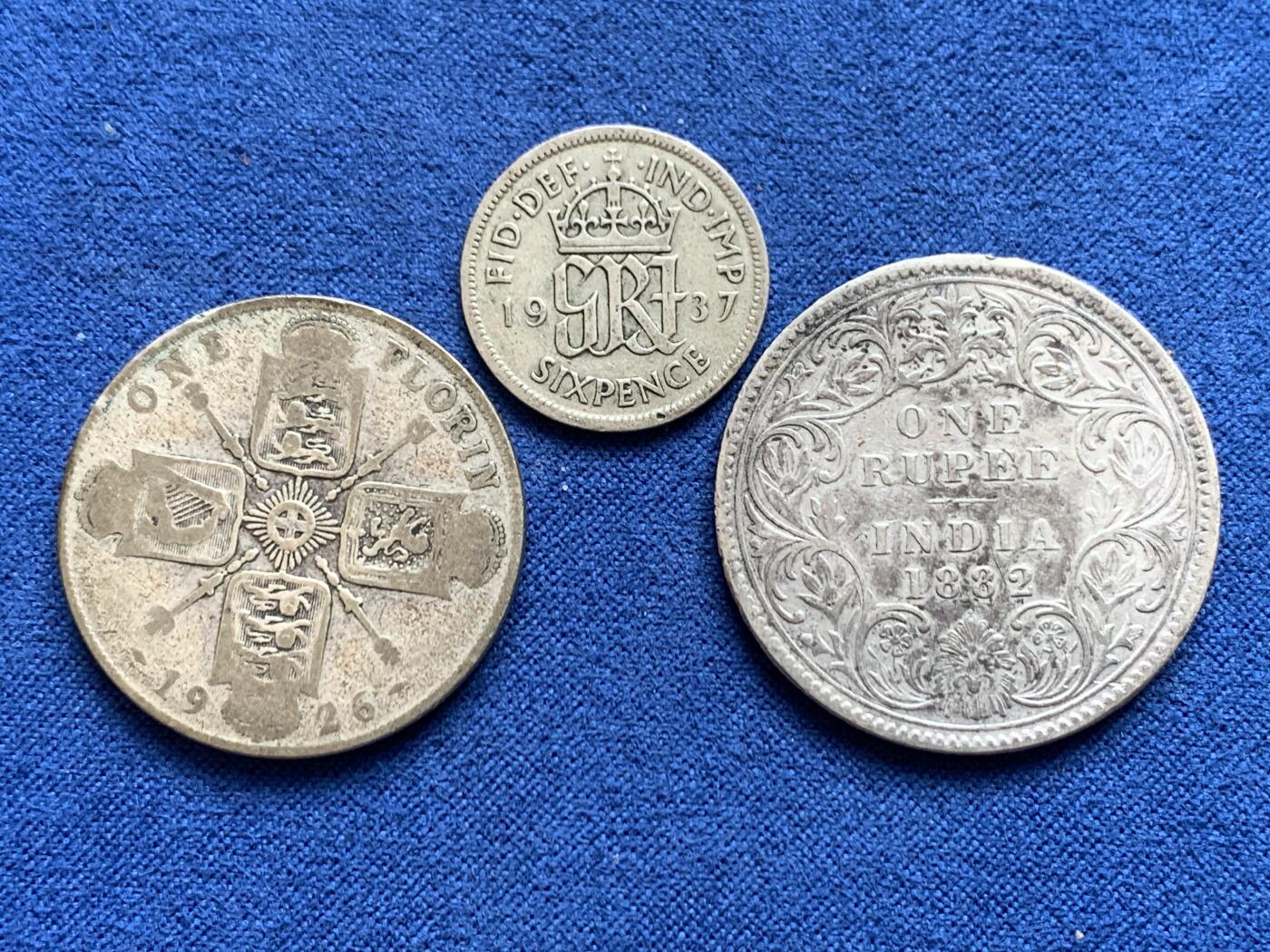 《竞宝斋》第468场 周日，周一 2场连拍 （全场包邮）欢迎送拍 三枚一组 银币：英国1926乔治五世1佛罗林，英国1937乔治六世登基版6便士，英属印度1882维多利亚哥特女王版1卢比，共25克