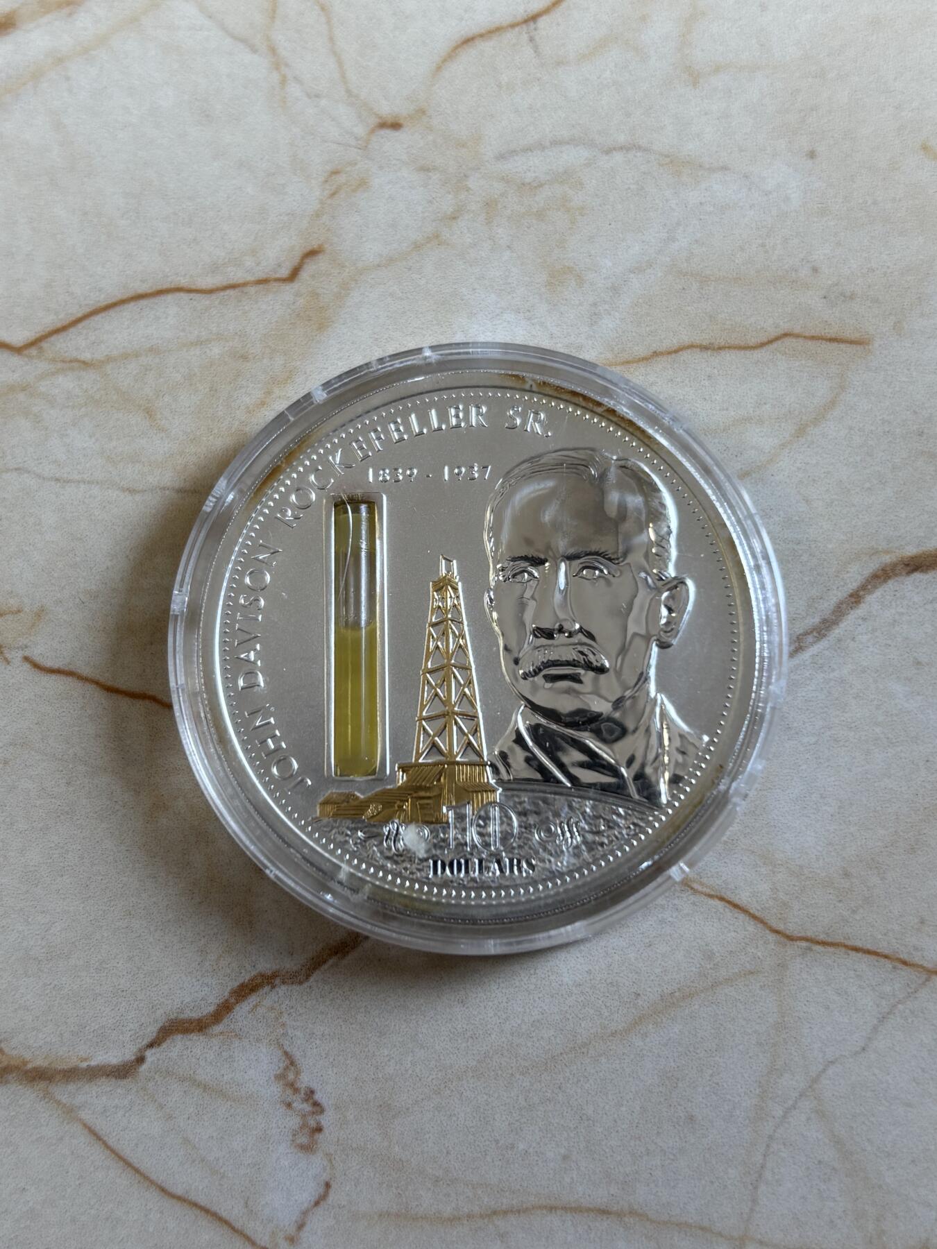 第193期拍卖 库克2009年金融大亨约翰洛克菲勒镶嵌石油纪念银币，999银，塑料盒有破