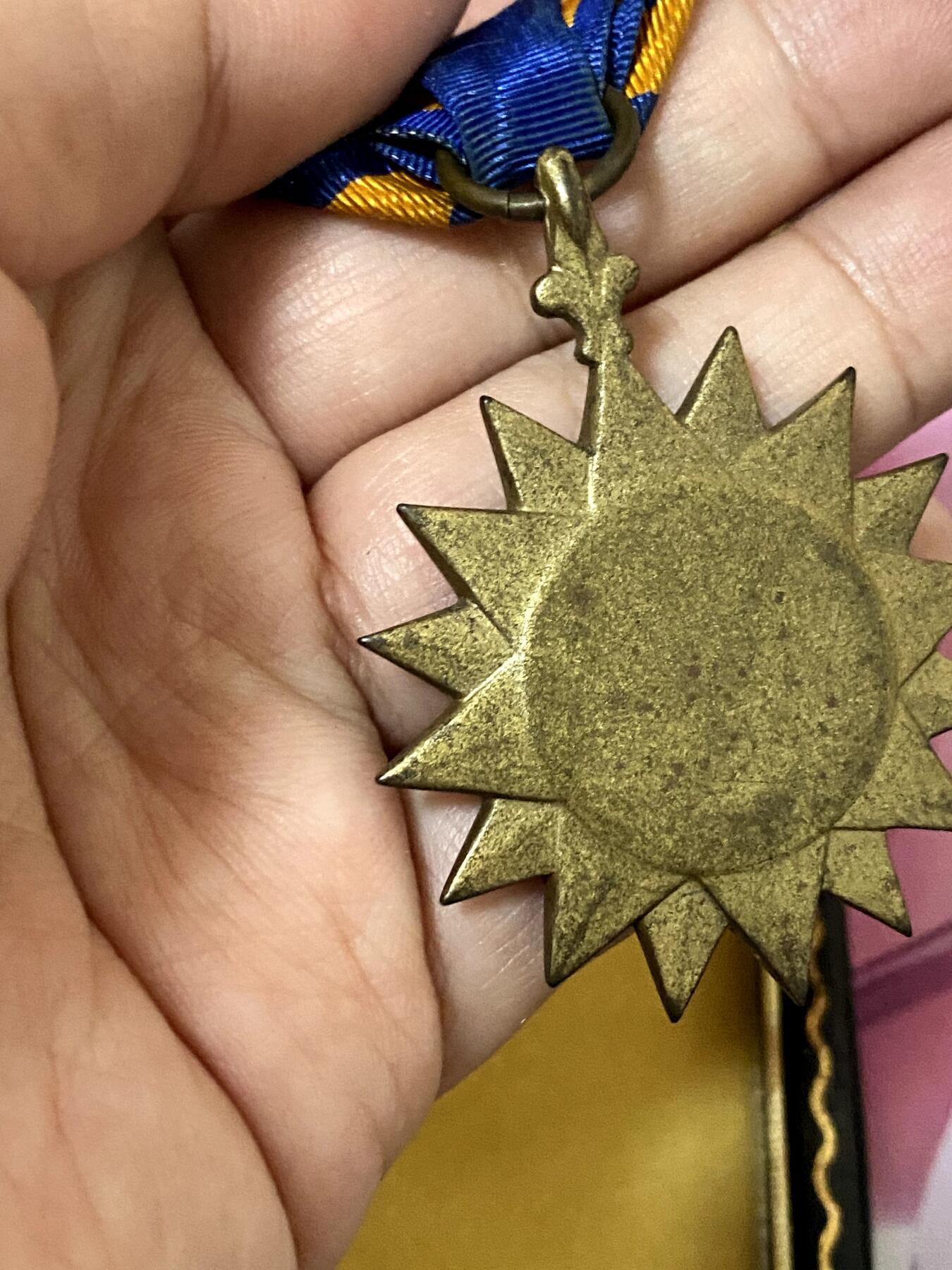 美德苏勋章奖章拍卖 本次各种都有 取消了保留价模式  德因原因只上2-3图 具体的想要的请联系我要完整图。都经过讨论未标明则全部是原品，保真 放心拍。3月4日晚上九点结束在麦稀奇 找不到的加我qq或者微信都是184277308备注苏章拍卖。