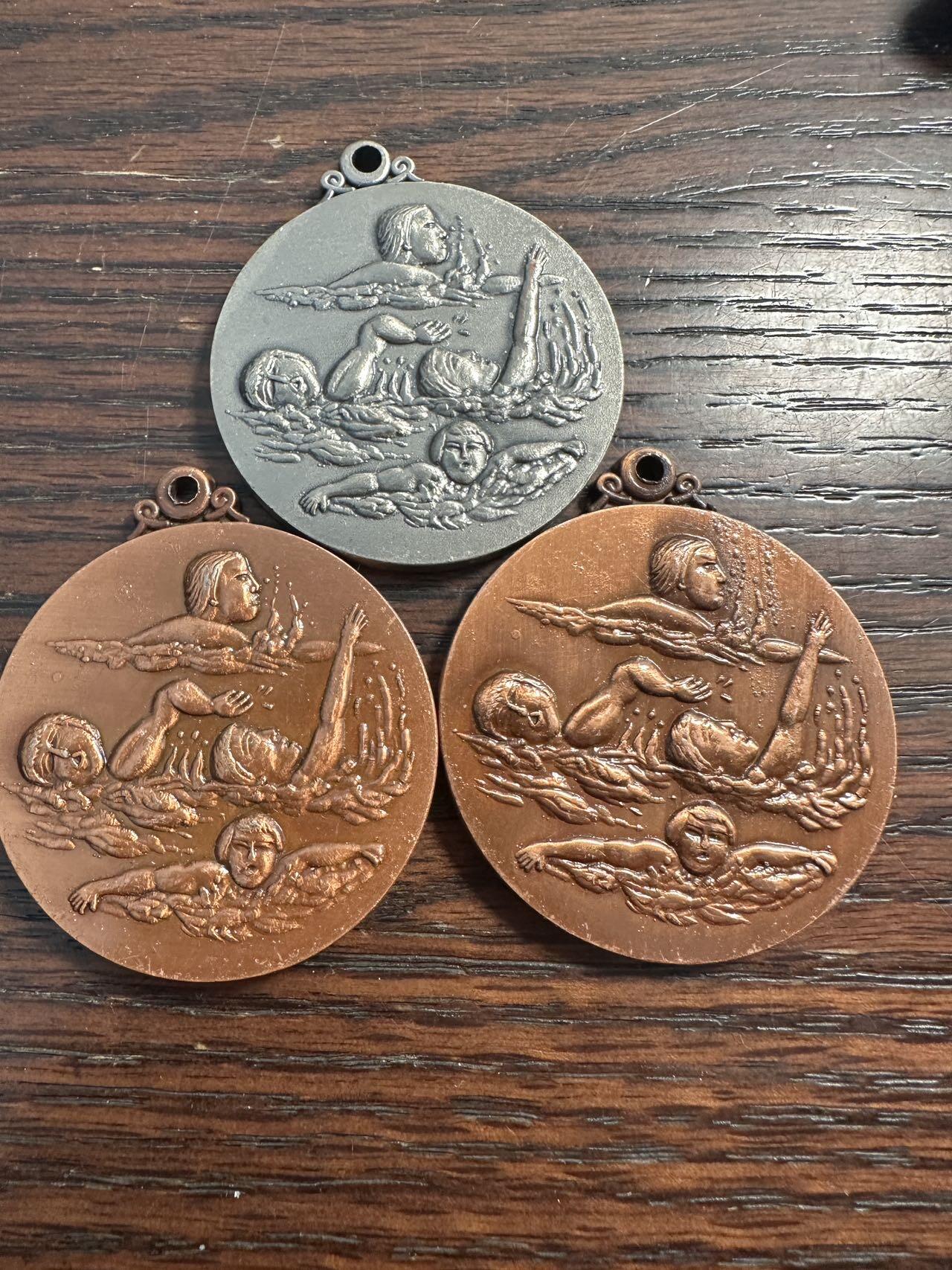 蒂克钱币-第59场 日本企业章 徽章拍卖 日本 游泳比赛奖章 三枚 106g