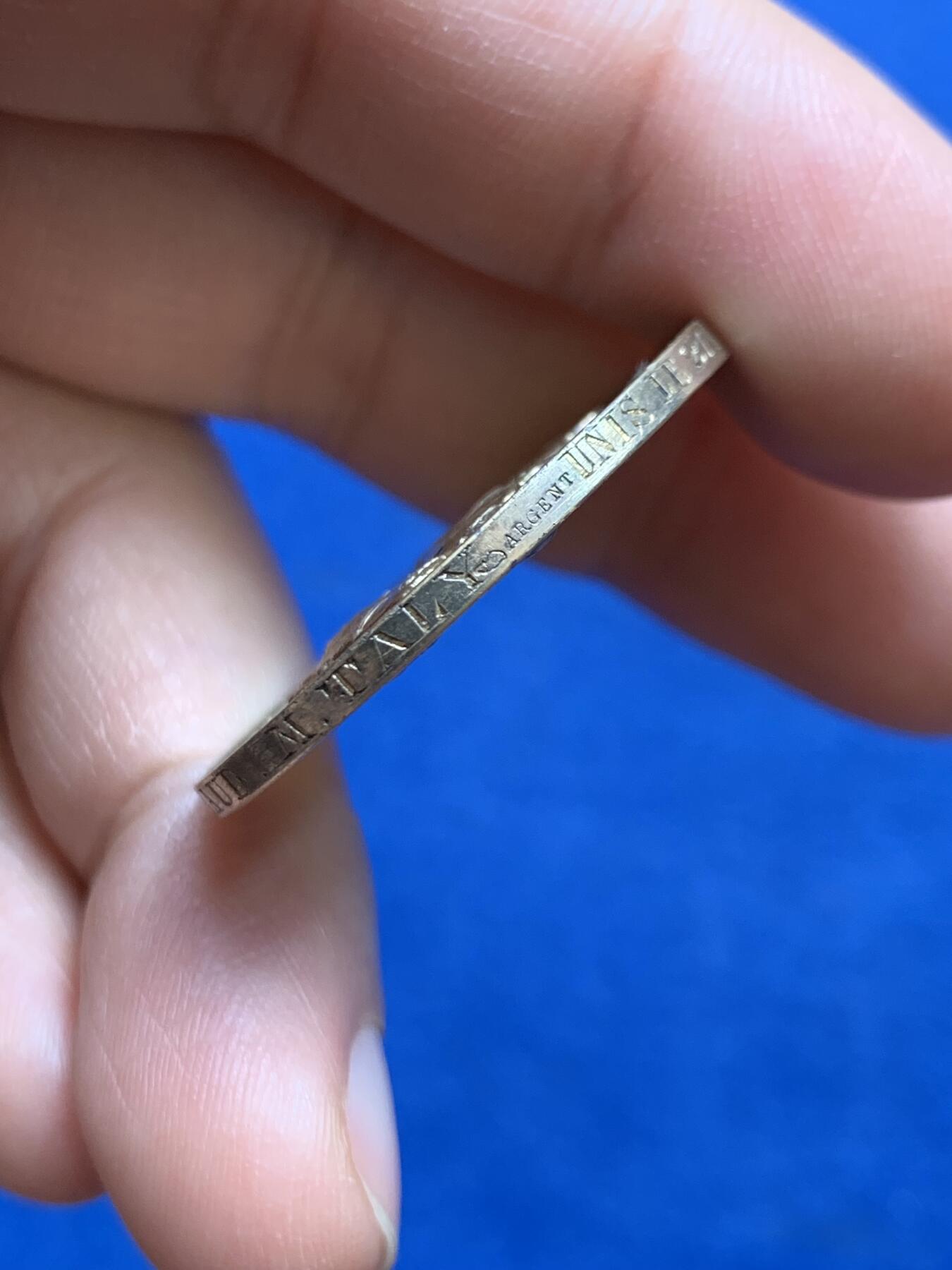 《竞宝斋》第468场 周日，周一 2场连拍 （全场包邮）欢迎送拍 法国镀金银质婚章 边铭刻字1894 背面花体字同样精彩 31.9mm 16.28克 丰饶角银标