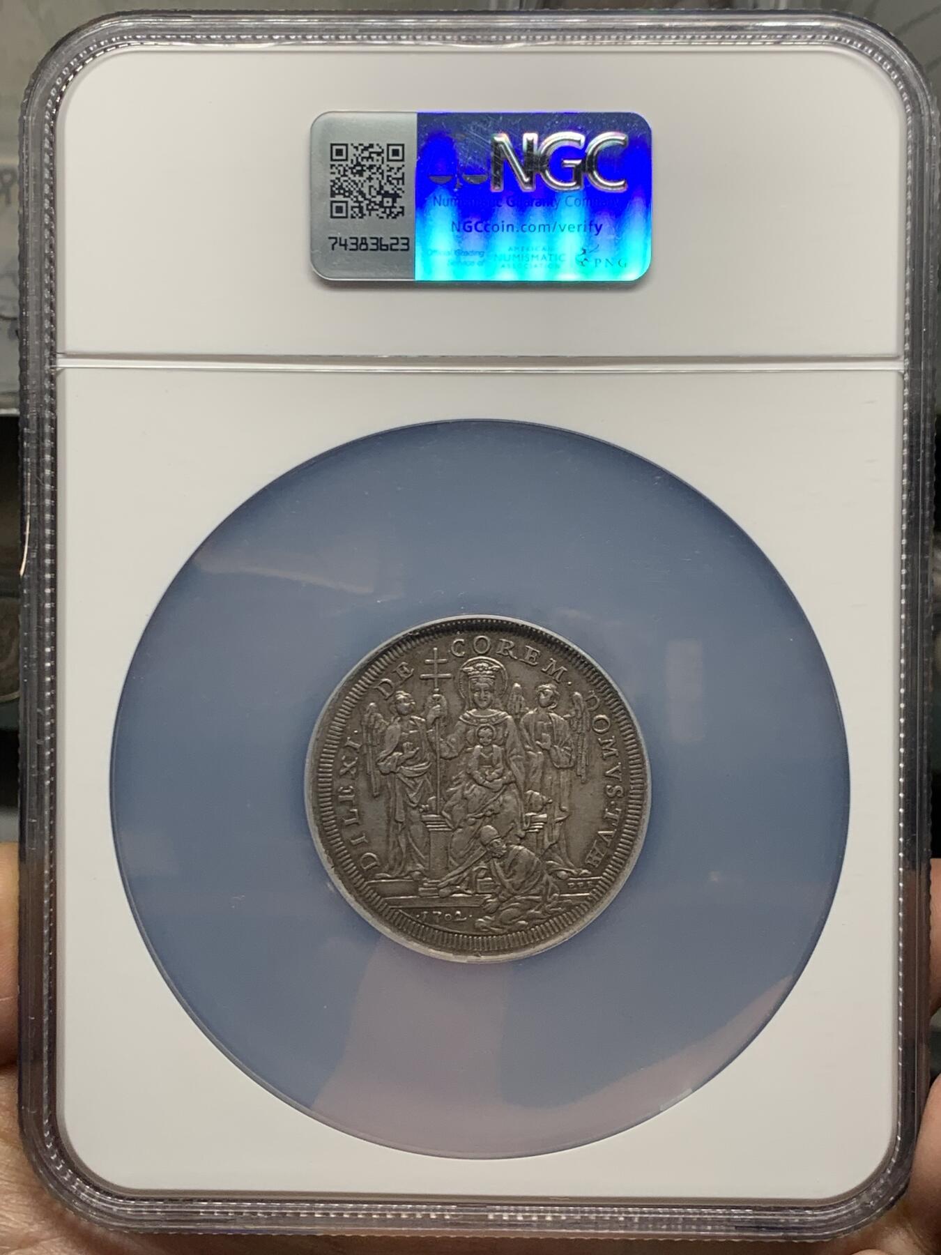 《竞宝斋》第468场 周日，周一 2场连拍 （全场包邮）欢迎送拍 冠军分 NGC MS62 教皇国 克莱门特十一世 1702年 1 皮亚斯特拉 32.1克的大银币 加大盒封装 非常难得的高价品种