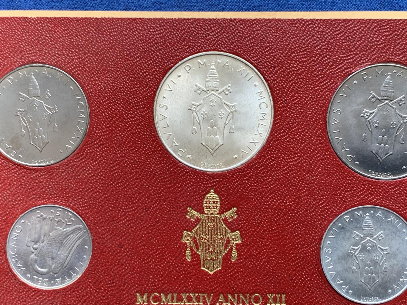 《竞宝斋》第468场 周日，周一 2场连拍 （全场包邮）欢迎送拍 梵蒂冈8枚装套币 带一枚500里拉银币