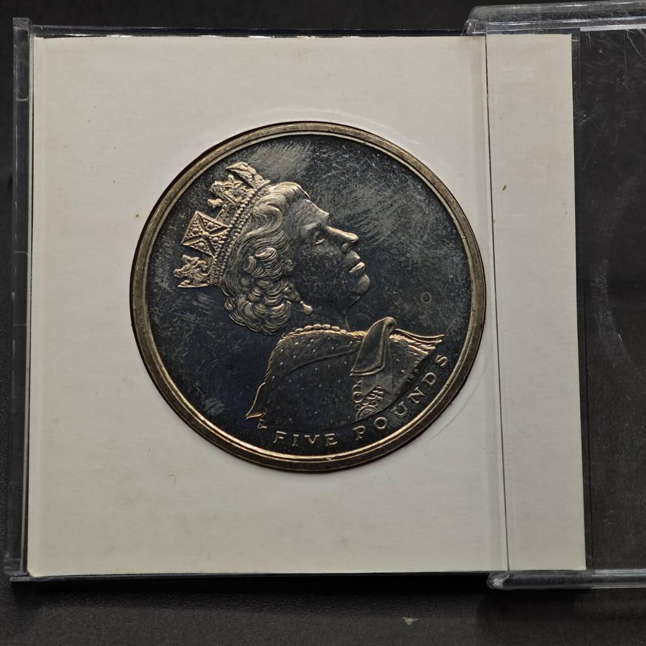  【淘币小摊】限时拍第八百七十八拍   克朗币邮币封场    每周一统一发货 英国2002年女王登基50周年5镑纪念币