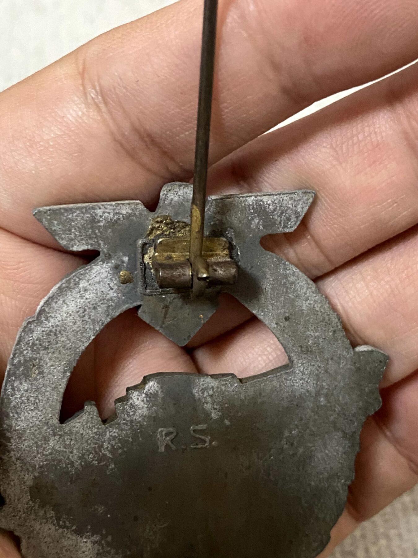 美德苏勋章奖章拍卖 本次各种都有 取消了保留价模式  德因原因只上2-3图 具体的想要的请联系我要完整图。都经过讨论未标明则全部是原品，保真 放心拍。3月4日晚上九点结束在麦稀奇 找不到的加我qq或者微信都是184277308备注苏章拍卖。