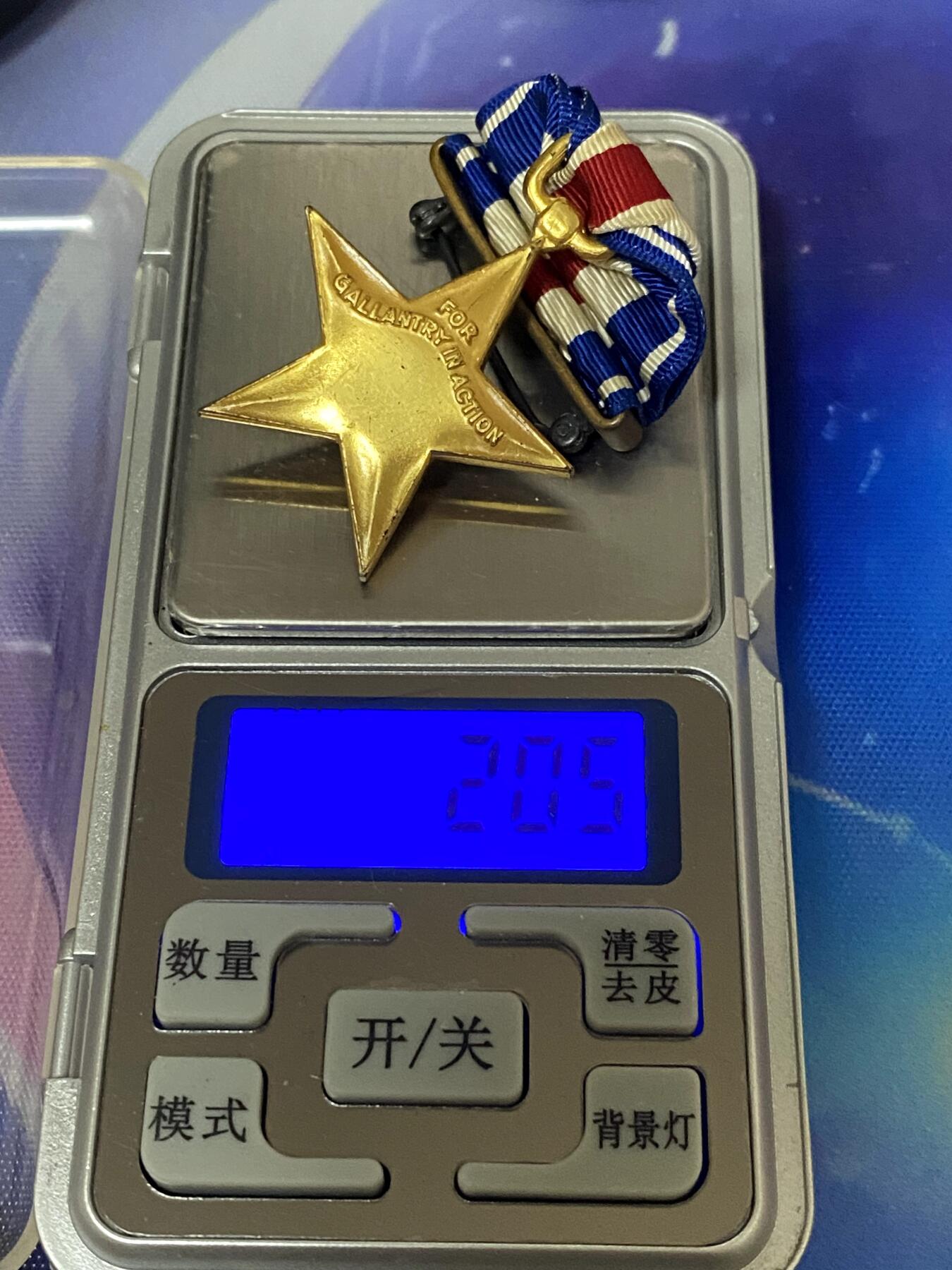 美德苏勋章奖章拍卖 本次各种都有 取消了保留价模式  德因原因只上2-3图 具体的想要的请联系我要完整图。都经过讨论未标明则全部是原品，保真 放心拍。3月4日晚上九点结束在麦稀奇 找不到的加我qq或者微信都是184277308备注苏章拍卖。