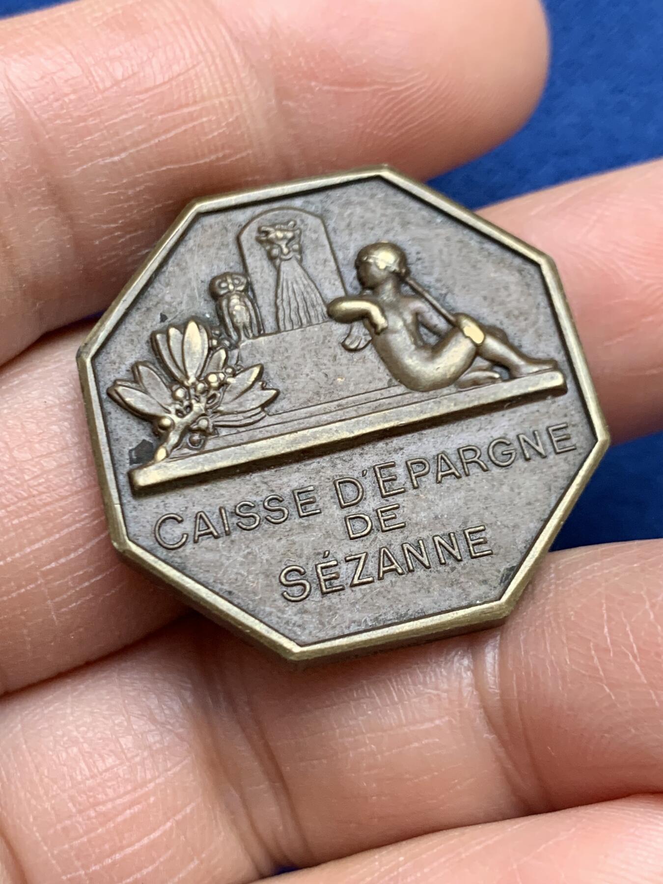 《竞宝斋》第468场 周日，周一 2场连拍 （全场包邮）欢迎送拍 法国塞扎娜储蓄银行八角铜质代币，13.78g，30mm，丰饶角边铭