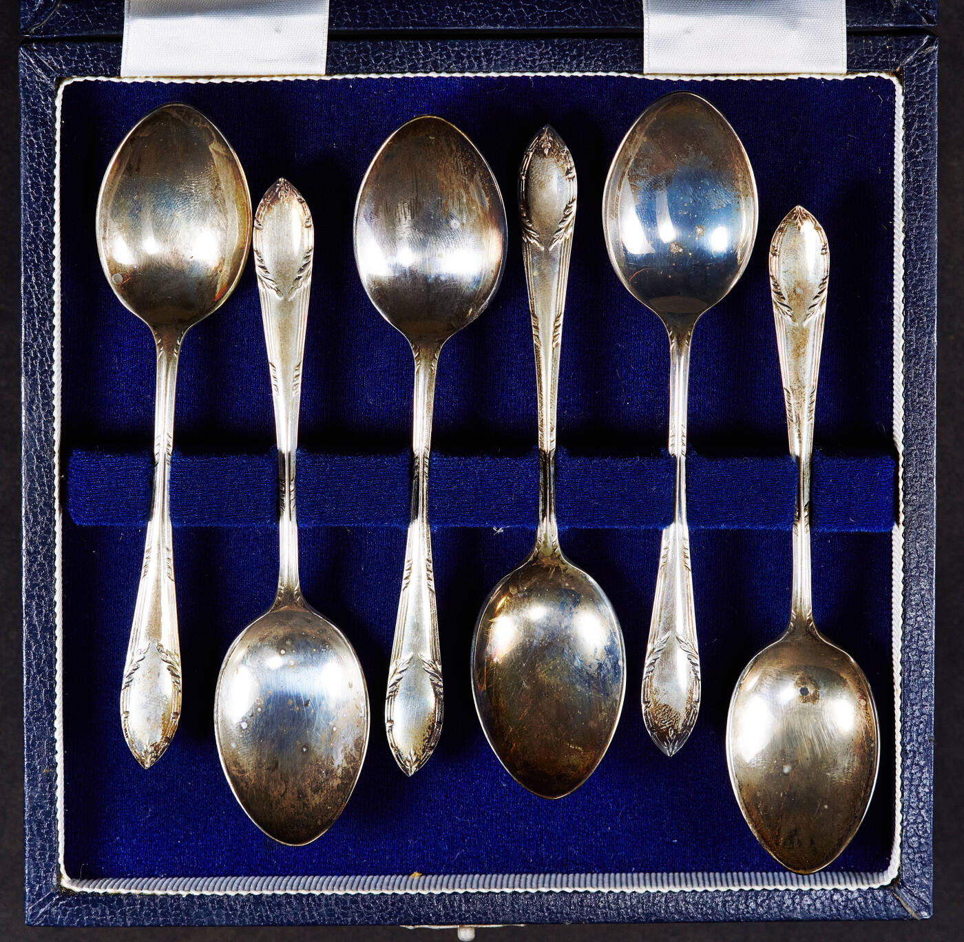 【俄甄集藏】2026年(049)03-18星期三 晚 19:30 全场包邮 英国伦敦1970年Mappin & Webb（马平&韦伯）顶级珠宝制造商（劳力士手表特许经销商）出品，银质古董汤勺6支一套，原盒，单体长：125mm，宽：28mm，重量：143克