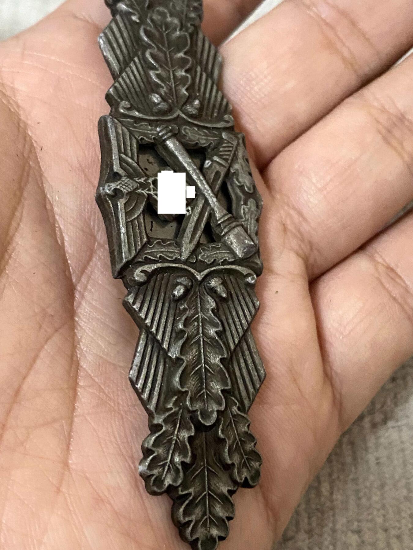 美德苏勋章奖章拍卖 本次各种都有 取消了保留价模式  德因原因只上2-3图 具体的想要的请联系我要完整图。都经过讨论未标明则全部是原品，保真 放心拍。3月4日晚上九点结束在麦稀奇 找不到的加我qq或者微信都是184277308备注苏章拍卖。