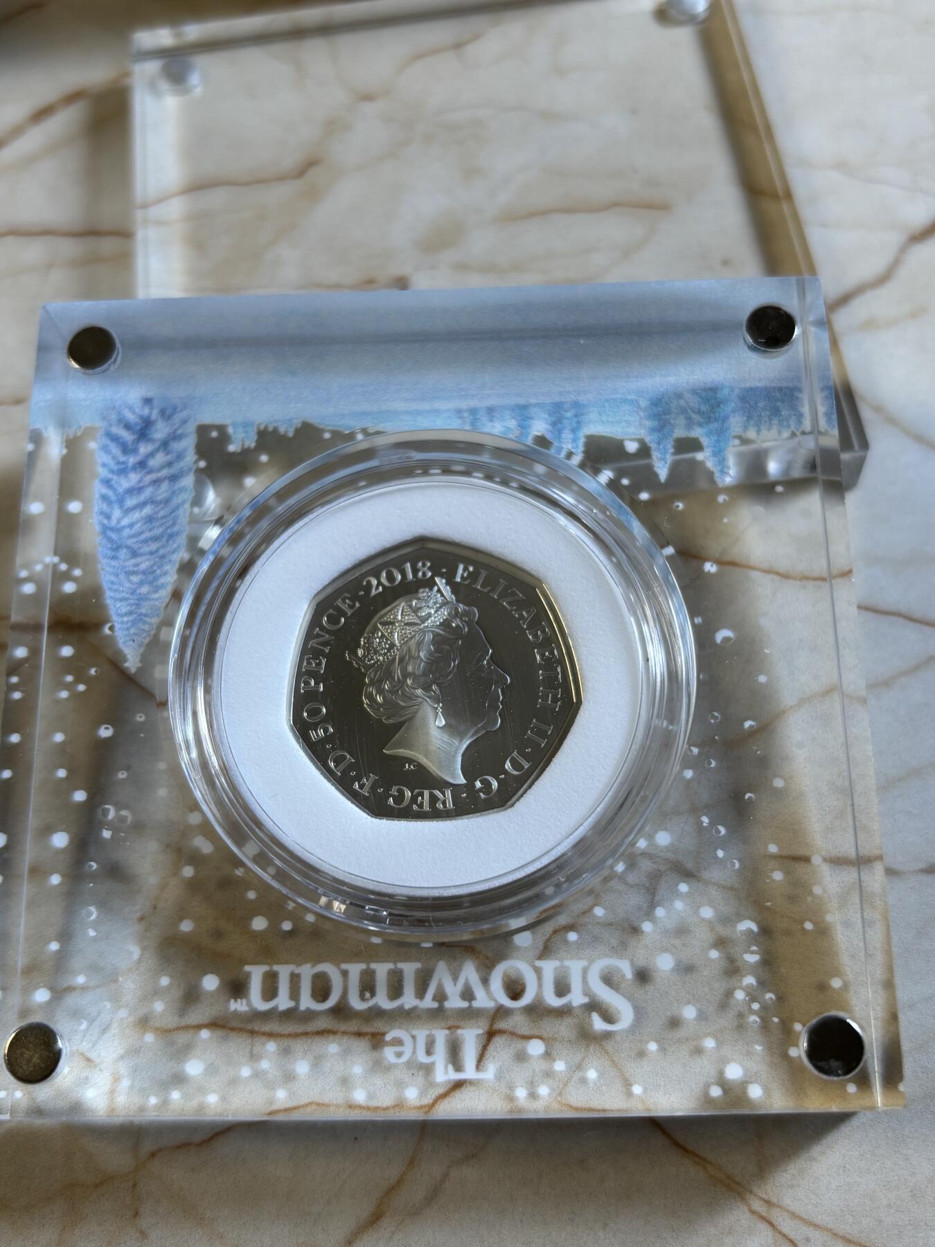 第193期拍卖 英国2018年圣诞雪人彩色多边形50便士精制纪念银币，925银，发行15000枚