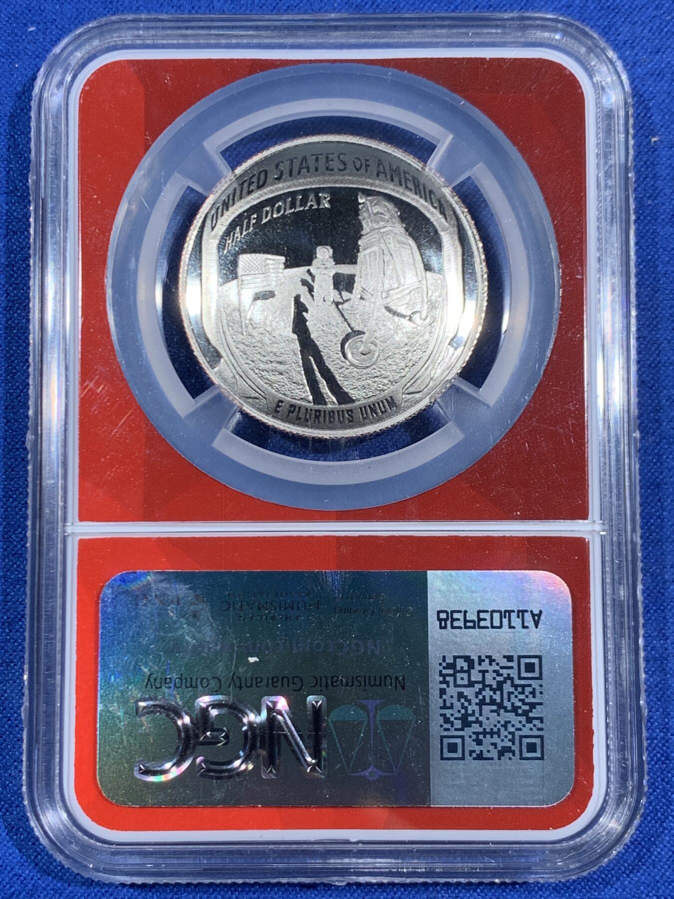 《竞宝斋》第468场 周日，周一 2场连拍 （全场包邮）欢迎送拍 NGC PF70UC 美国 2019年 阿波罗11号登月50周年 50美分 纪念币 很有意思的曲面币 少见EDC(everyday coin) 红色内芯