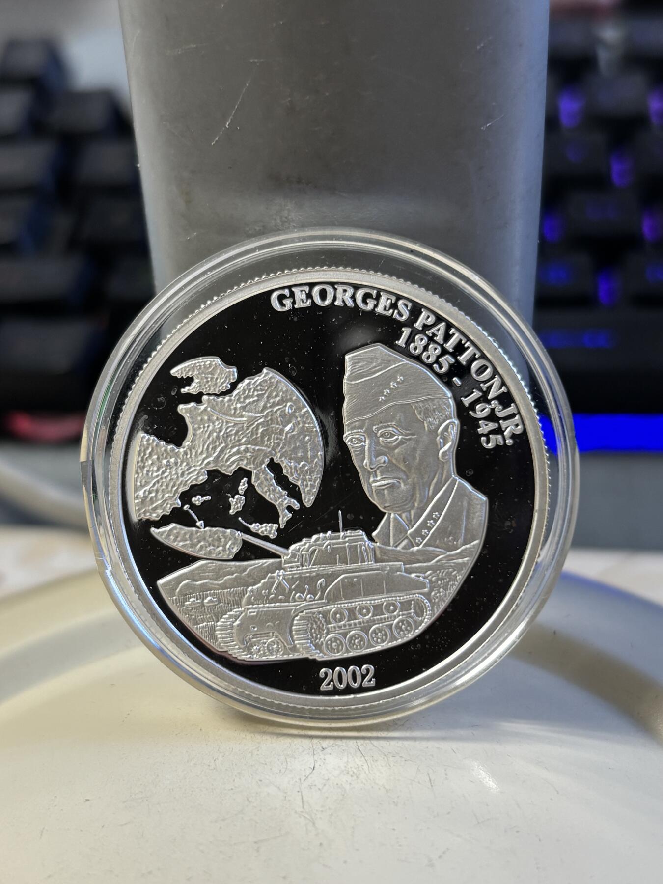 第193期拍卖 刚果2002年二战美国将领巴顿精制银币，925银，26克银价227，有瑕疵