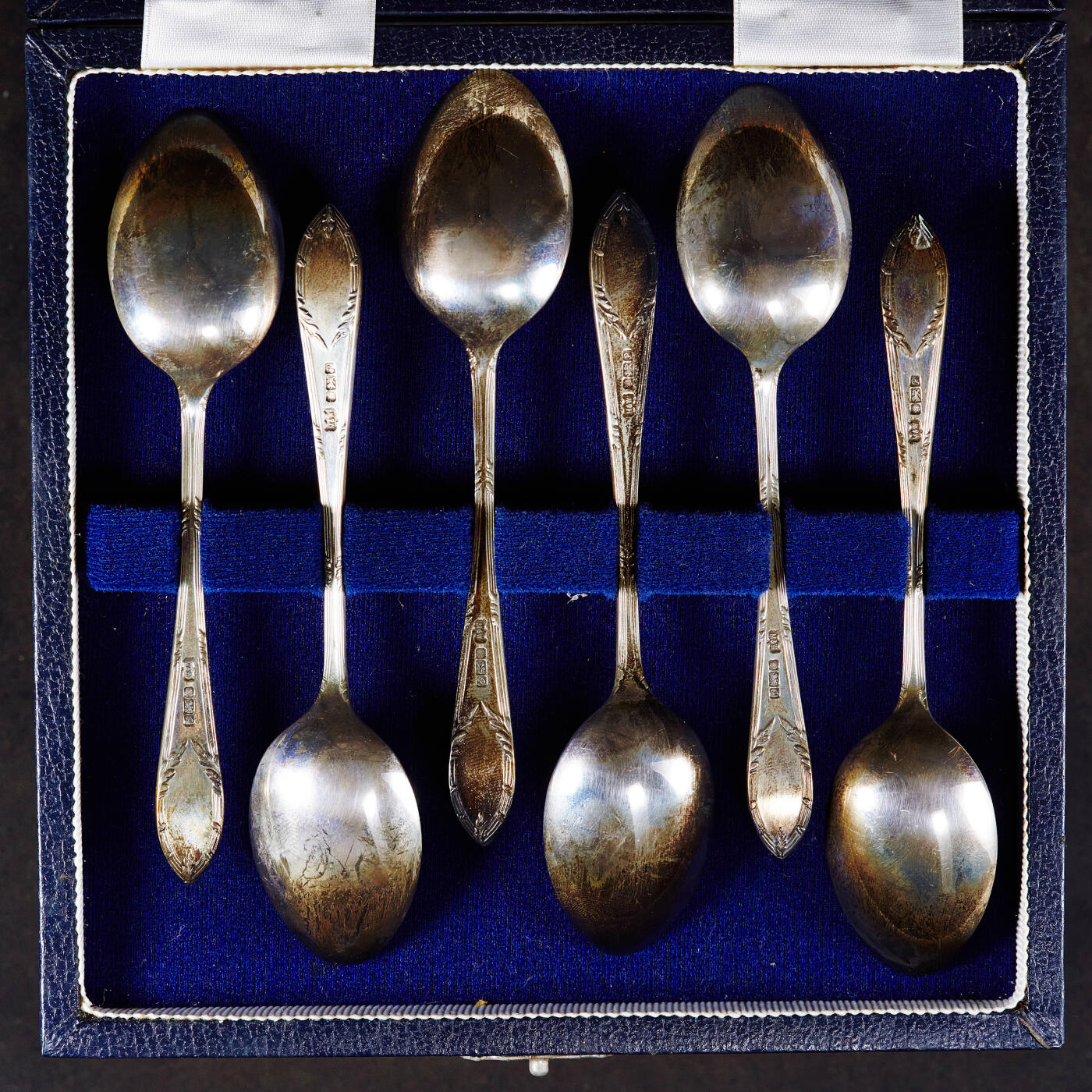 【俄甄集藏】2026年(049)03-18星期三 晚 19:30 全场包邮 英国伦敦1970年Mappin & Webb（马平&韦伯）顶级珠宝制造商（劳力士手表特许经销商）出品，银质古董汤勺6支一套，原盒，单体长：125mm，宽：28mm，重量：143克