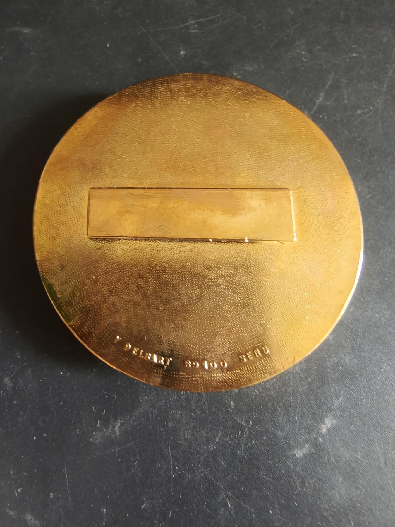 老王徽章第186期 法国第9伞降猎兵团纪念章    原盒    直径68mm    重量132.1g